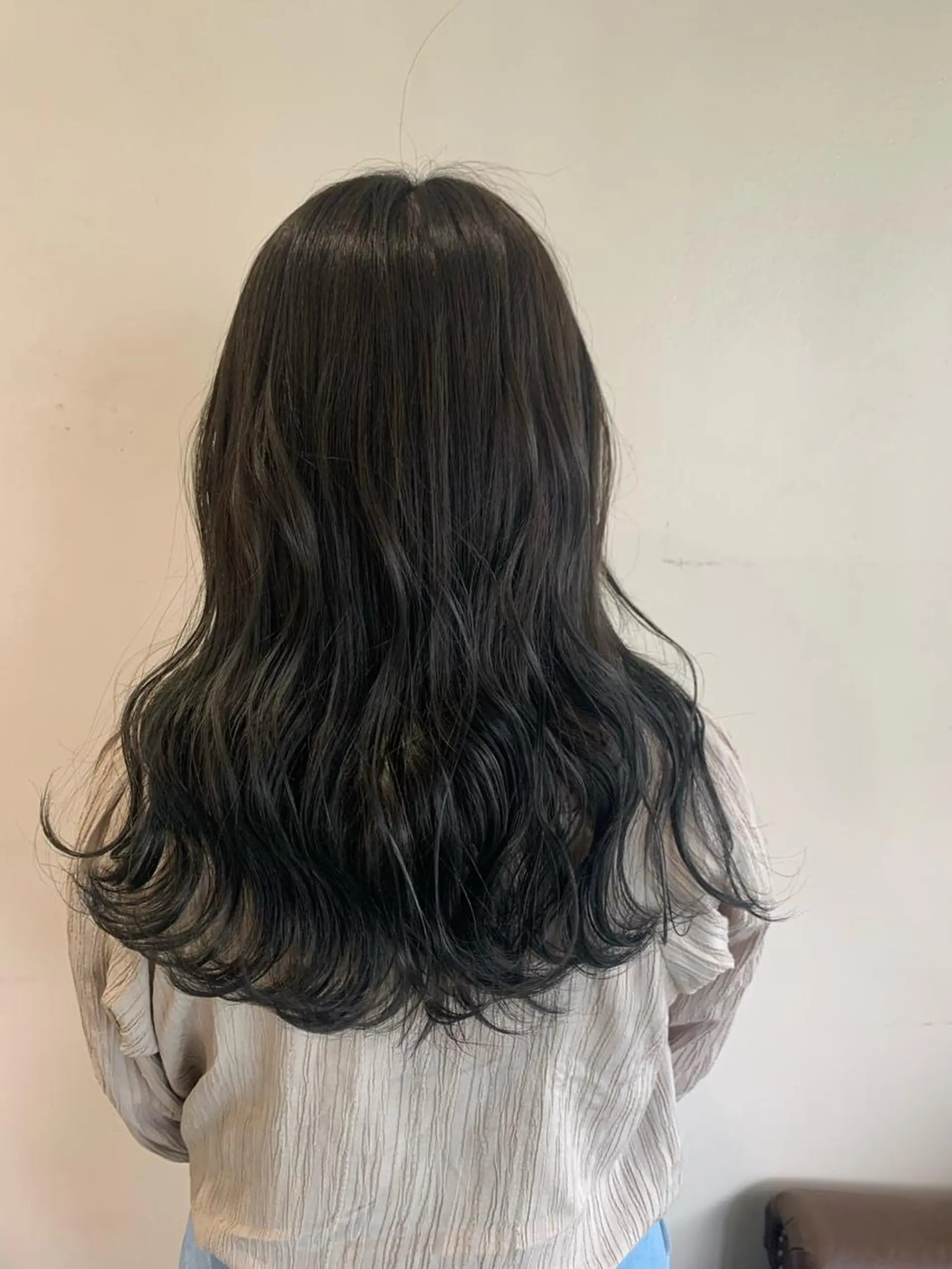 セミロング カラー ヘアアレンジ グレージュ オリーブグレージュ オリーブグレー カット ヘアカラー トリートメント ヘアセット 金子 廉のヘアスタイル