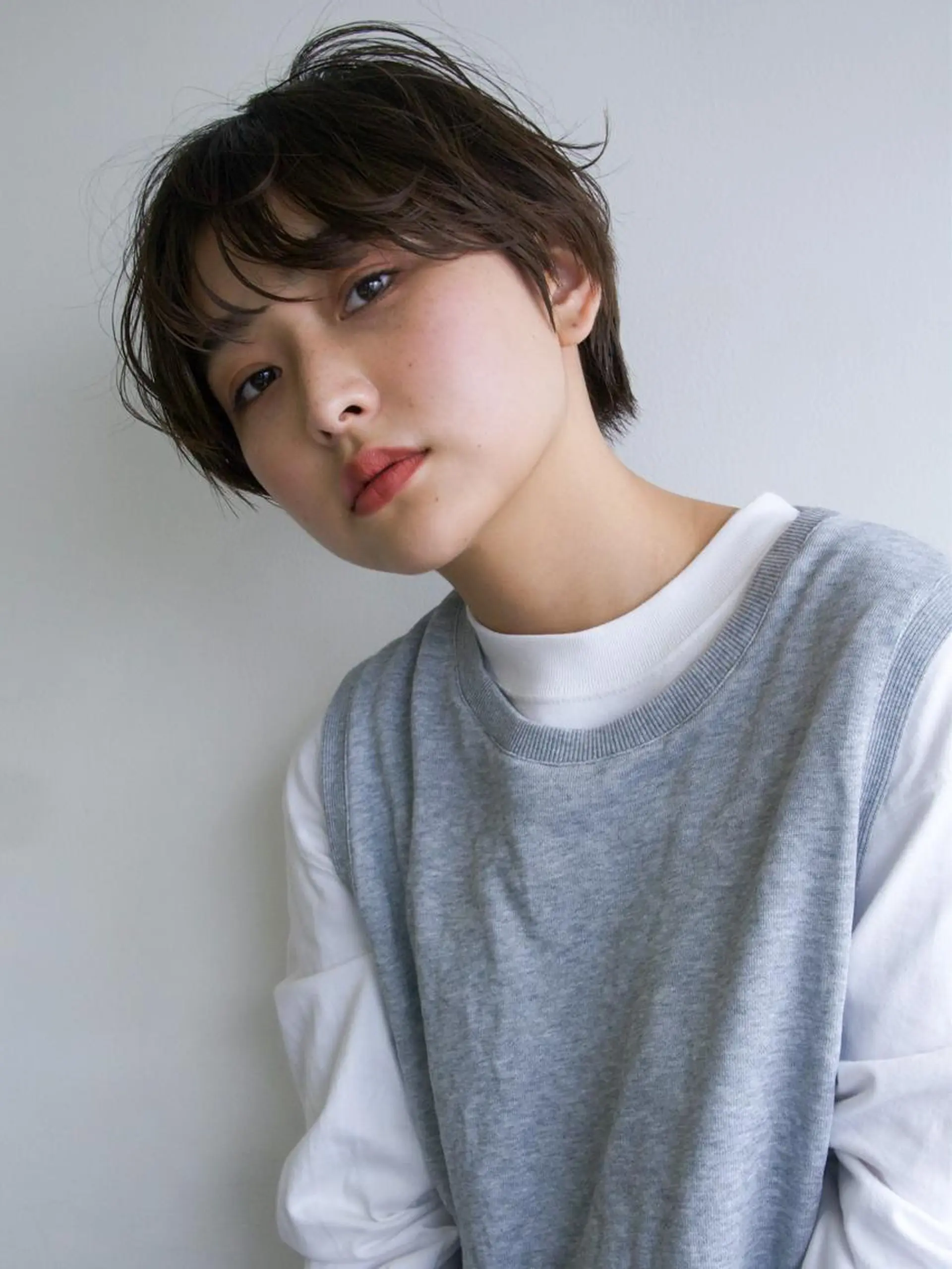 ショート nuu所属・💜ショート💜 ウルフ、ボブ二色亜美のヘアスタイル