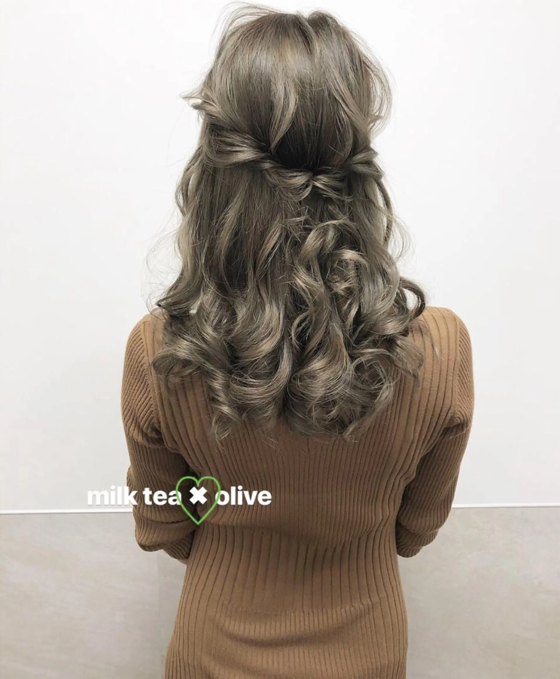 セミロング カラー ヘアアレンジ ハーフアップ autre所属・大久保 ひでなりのヘアスタイル