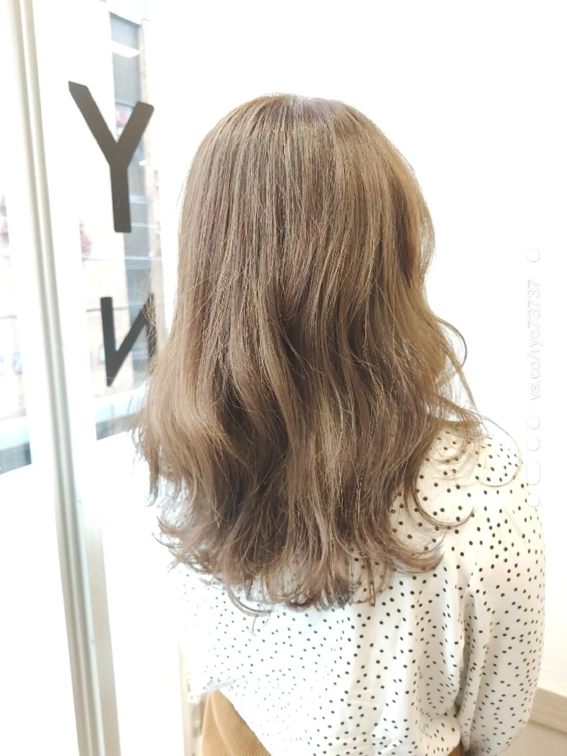 セミロング カラー ベージュカラー ハイライトカラー ハイライト 伊藤 瞭のヘアスタイル