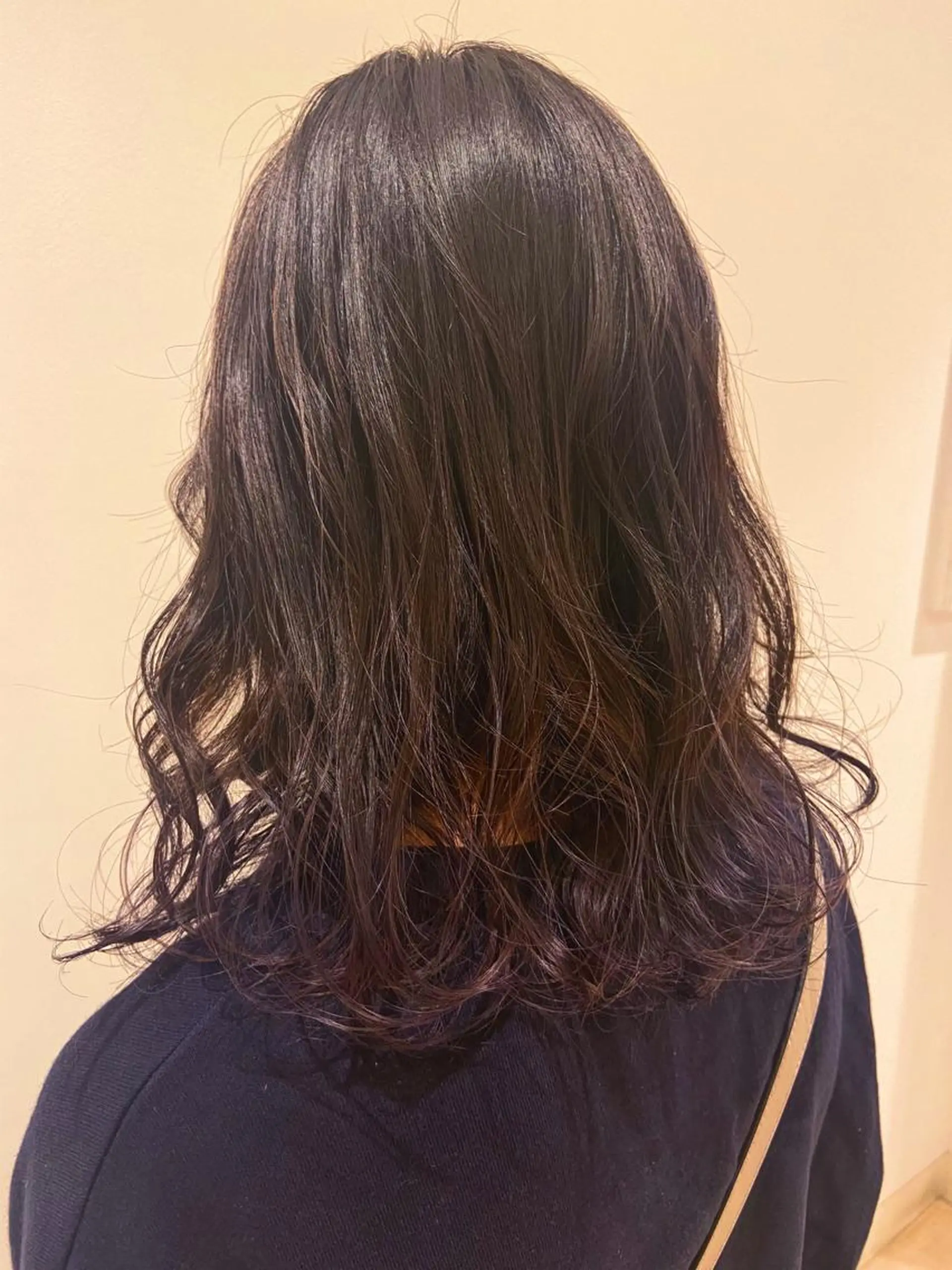 セミロング loca by tree所属・うる艶暖色カラー HARUNAのヘアスタイル