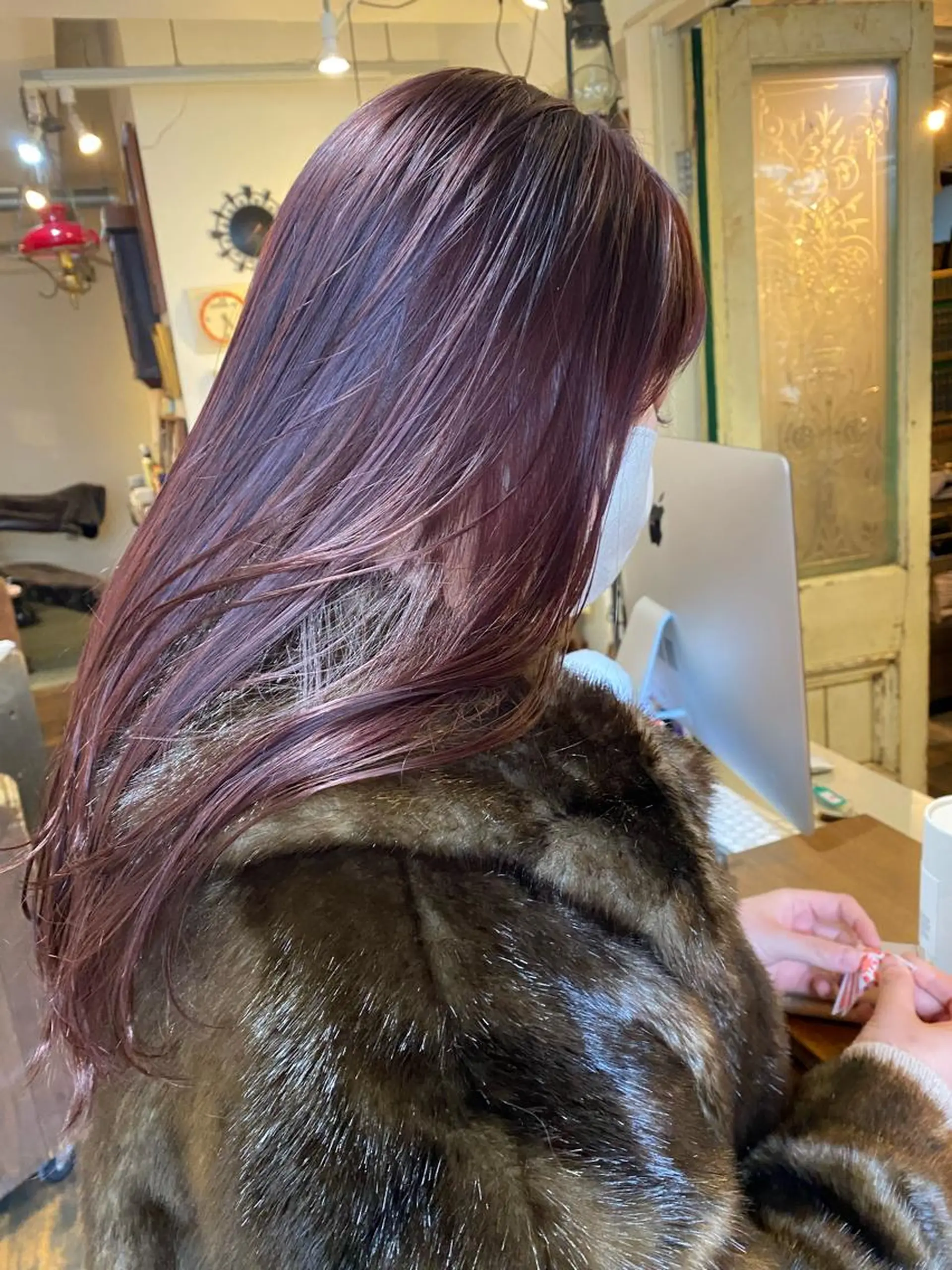 ロング カラー ブリーチ ボルドーカラー ブリーチなしカラー ヤスザトアヤノ ／レイヤー／オリーブのヘアスタイル