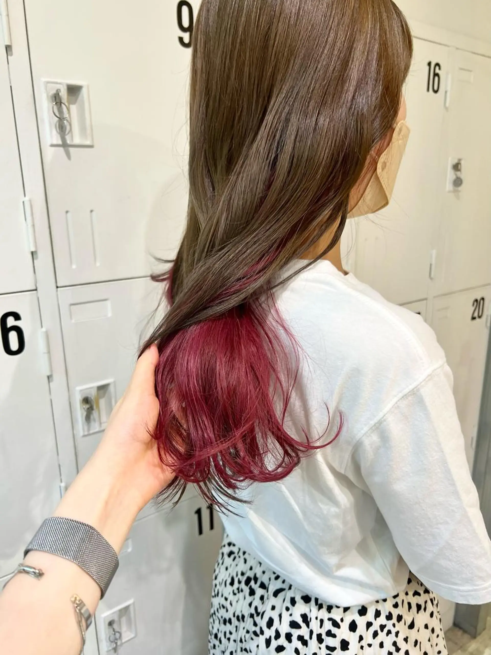 ロング カット ヘアカラー 石井 菜々のヘアスタイル