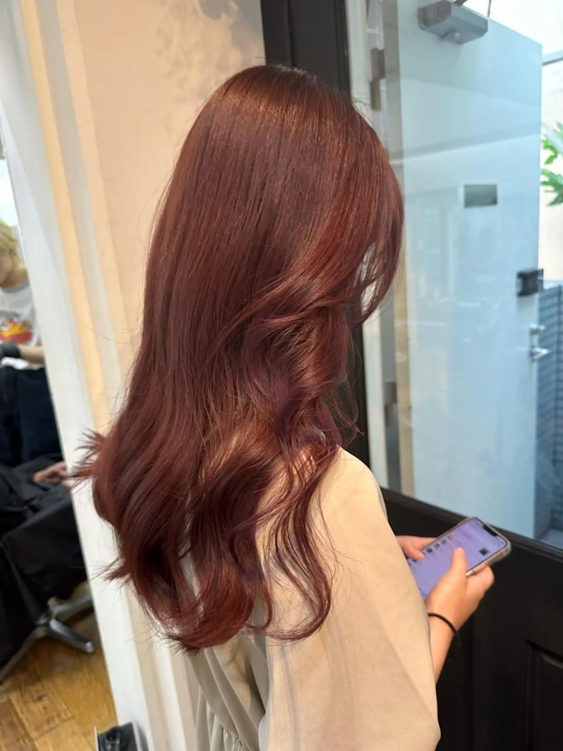 ロング カラー カシス レッドカラー Airi 韓国🫧 レイヤーカットのヘアスタイル