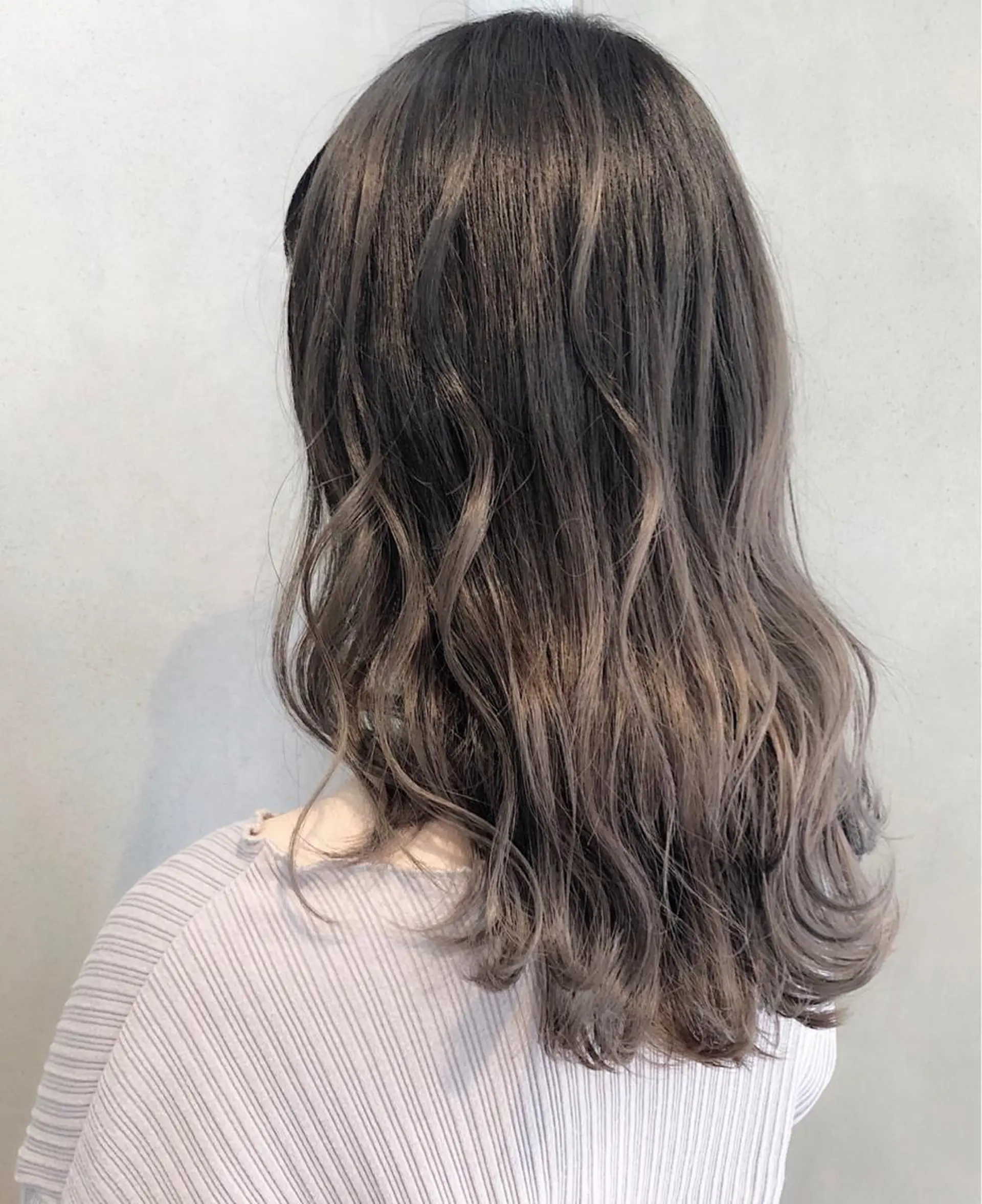 セミロング カラー ヘアアレンジ アッシュ ベージュカラー グレージュ universe tokyoのヘアスタイル
