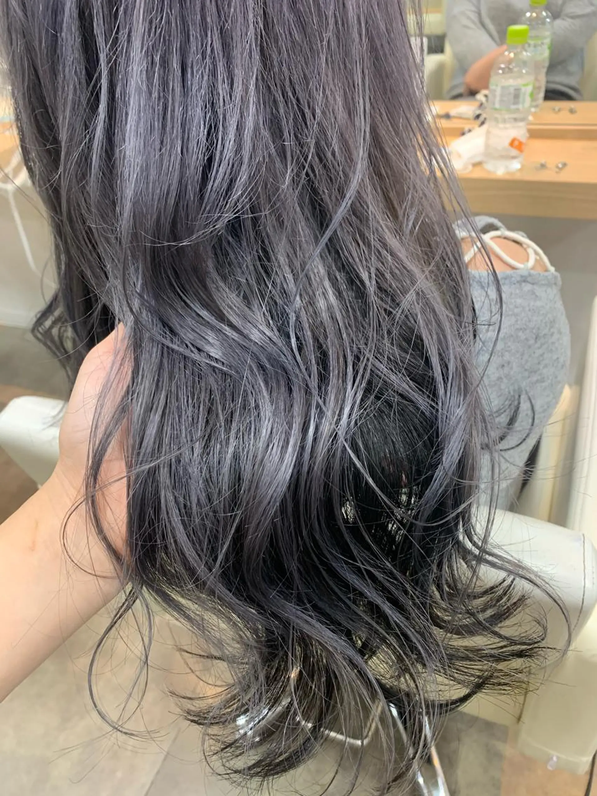 セミロング カラー 黒髪 インナーカラー 透け感✨ダメージレス カラーHana🤍のヘアスタイル