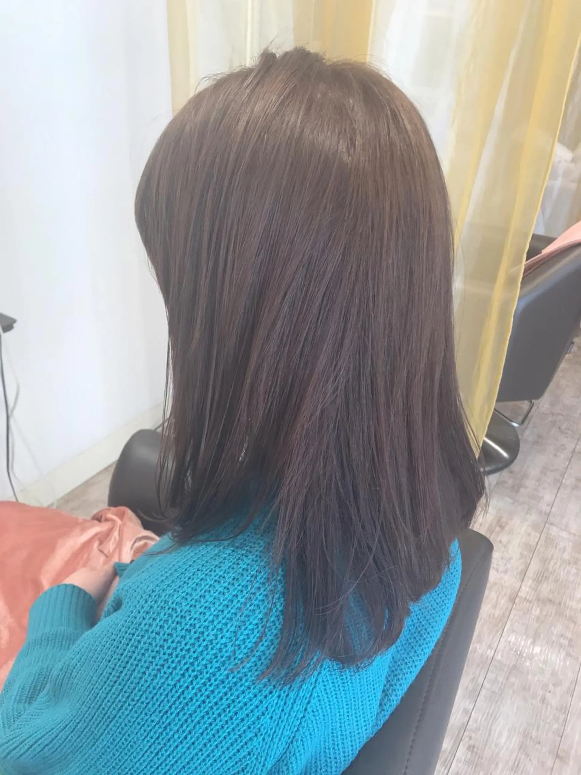 ミディアム 伊藤 康乃のヘアスタイル