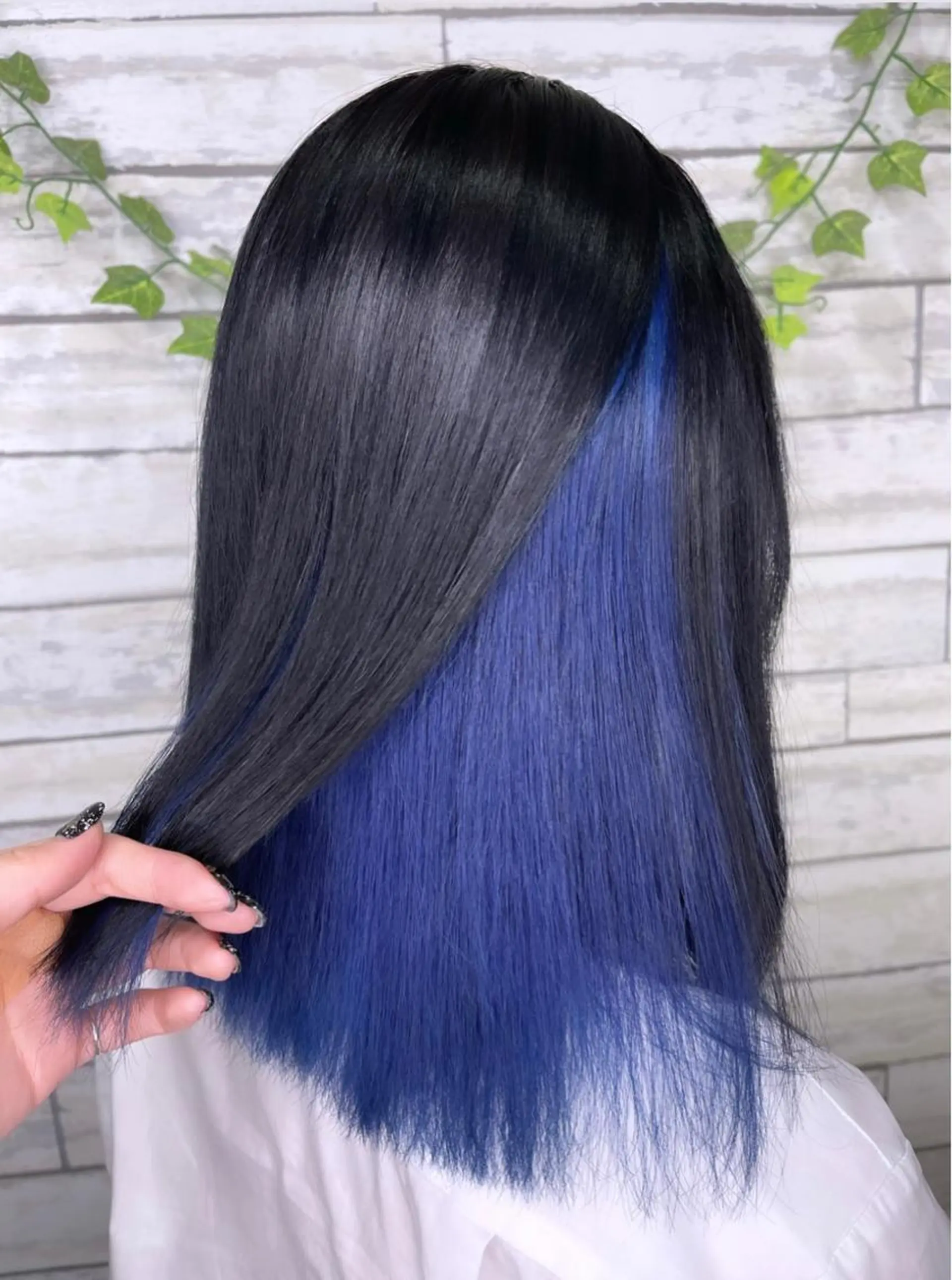 ミディアム カラー ヘアカラー 艶髪 インナーカラーのヘアスタイル