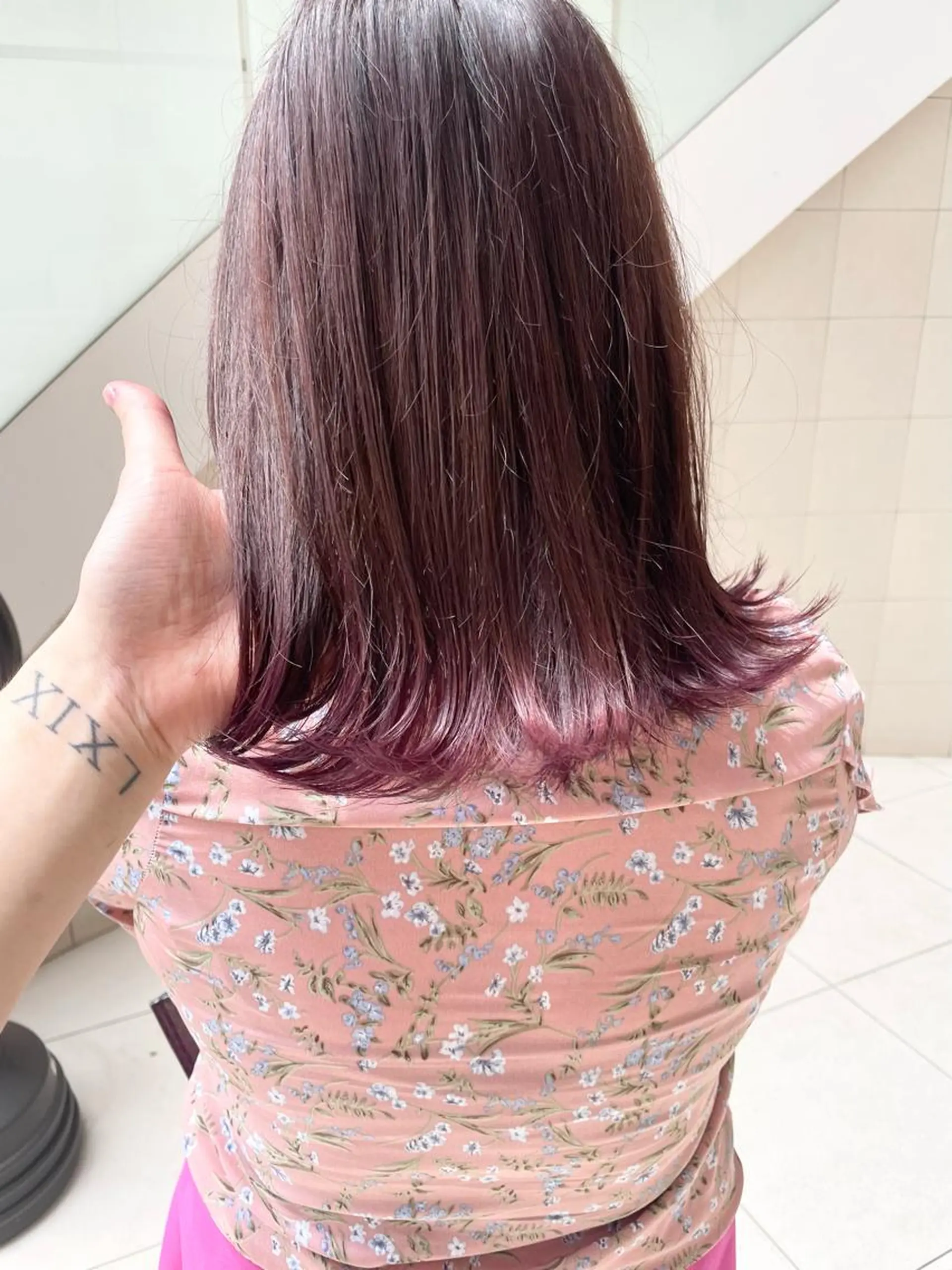 ミディアム カラー ブリーチ グラデーションカラー ヘアカラー インナーカラー/ エクステ/ブリーチのヘアスタイル