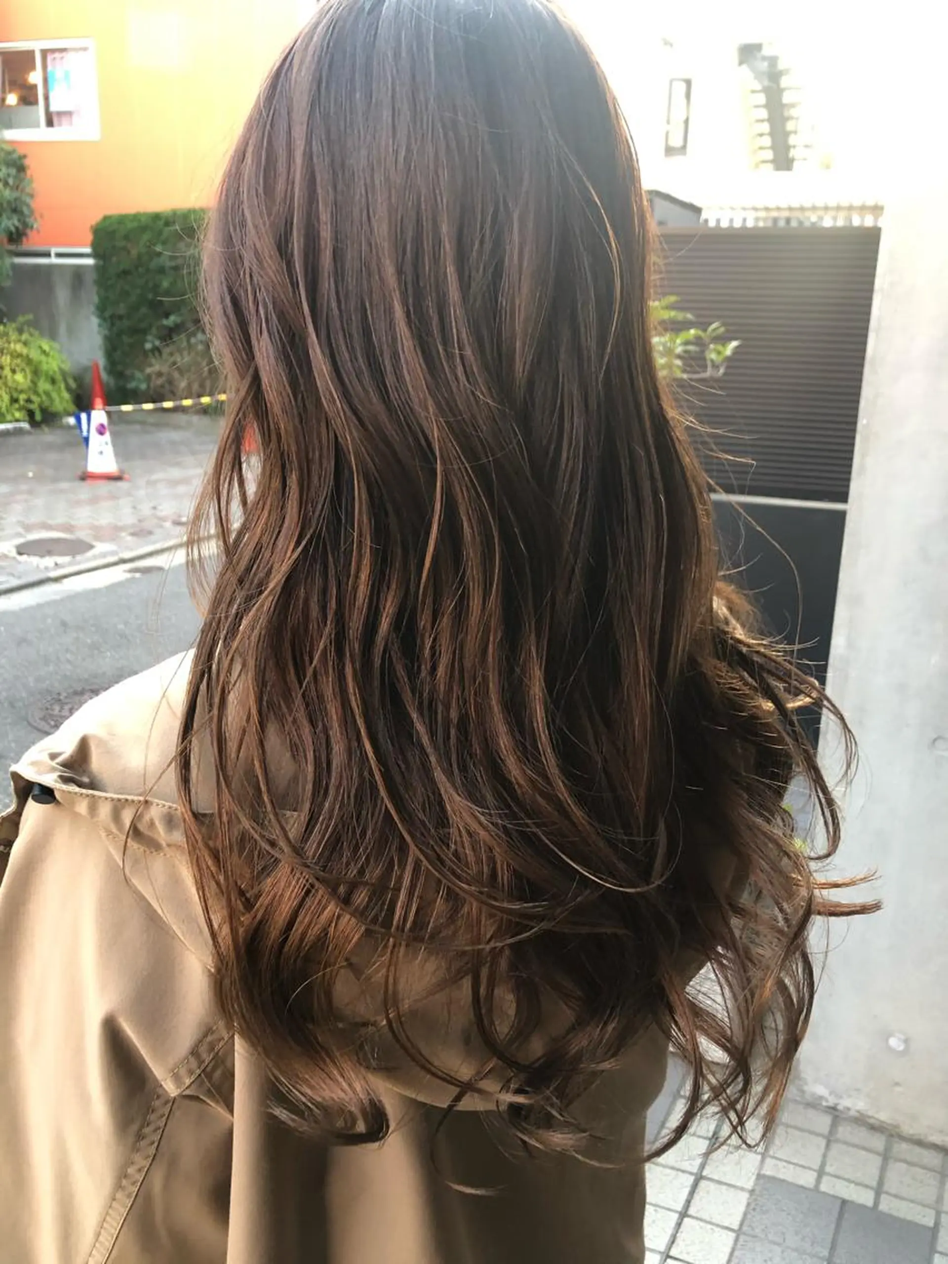 ロング カラー バレイヤージュ グラデーションカラー グレージュ レイヤーカット ミヤギ リュウキのヘアスタイル