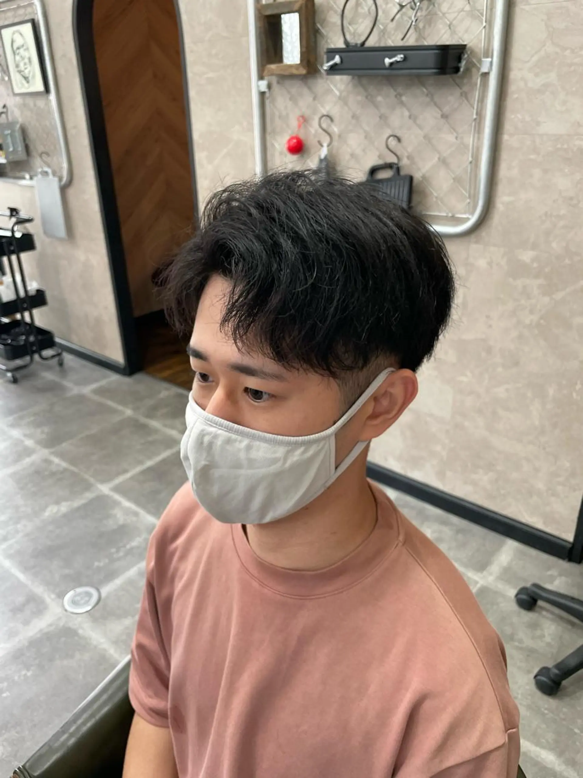 ショート カラー パーマ ヘアアレンジ メンズ キッズ ネイル マツエク・マツパ アイブロウ アップバング センターパート 刈り上げ メンズアイブロウ 眉毛ワックス脱毛 カット メンズカット✂ レベッカ寺西優真のヘアスタイル