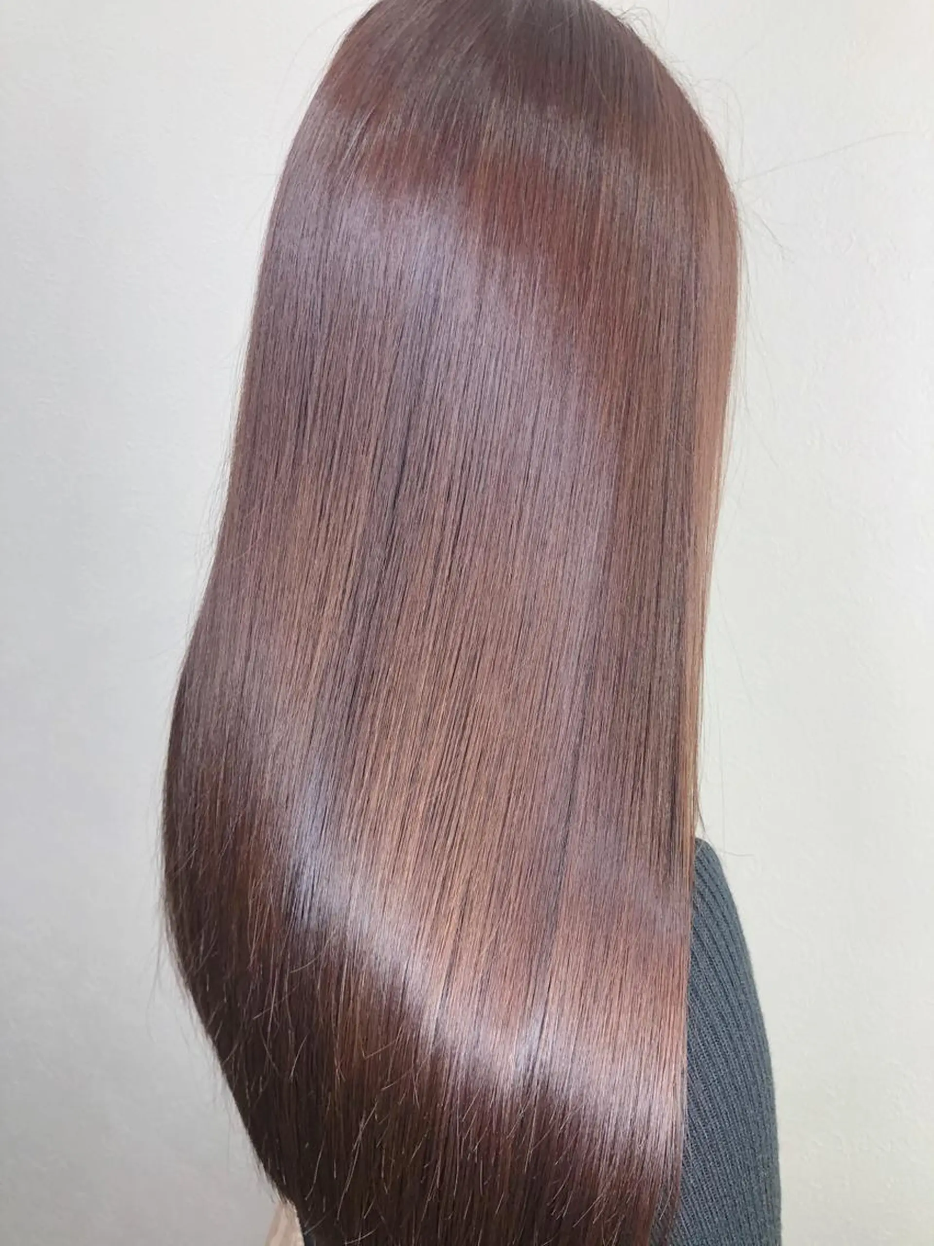 ロング ボブ ハイライト 髪質改善 レイヤーカット 縮毛矯正 ito. ブリーチ/髪質改善のヘアスタイル