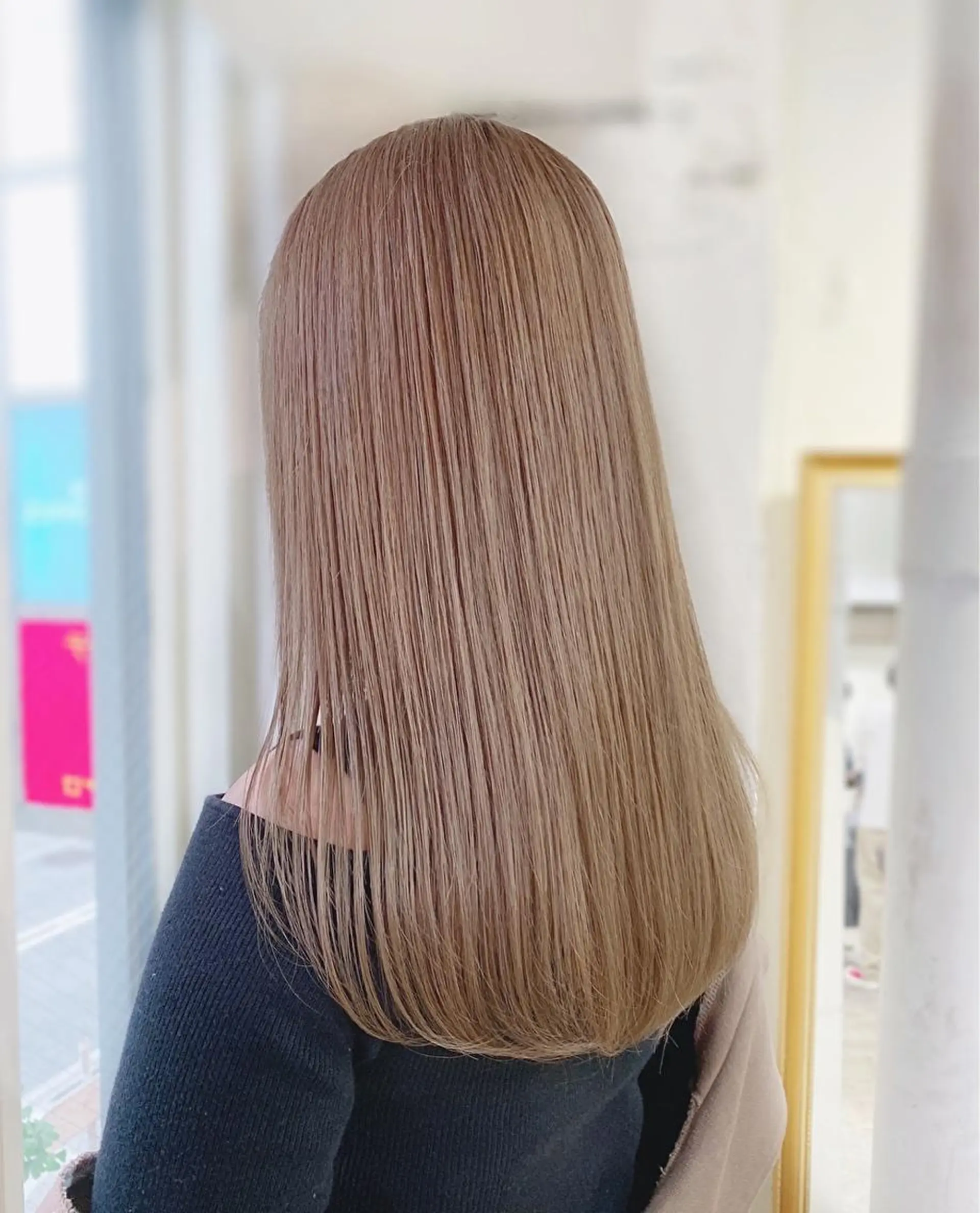 ロング カラー ベージュカラー ミルクティーベージュ ヘアカラー ALLY（アリー）所属・ミニモお気に入り数 No.1宍戸雄弥のヘアスタイル