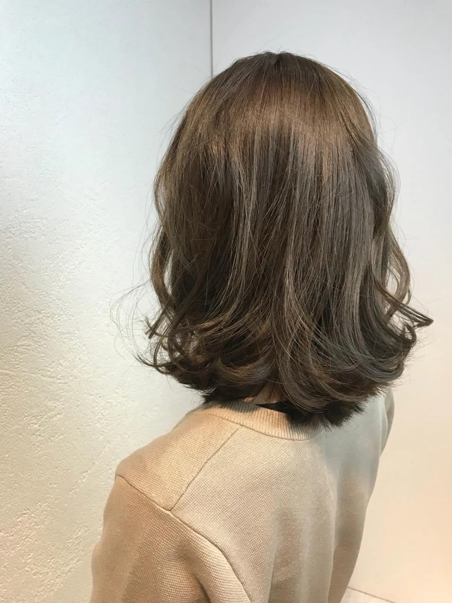 セミロング カラー デザインカラー🌈 高木リョウのヘアスタイル