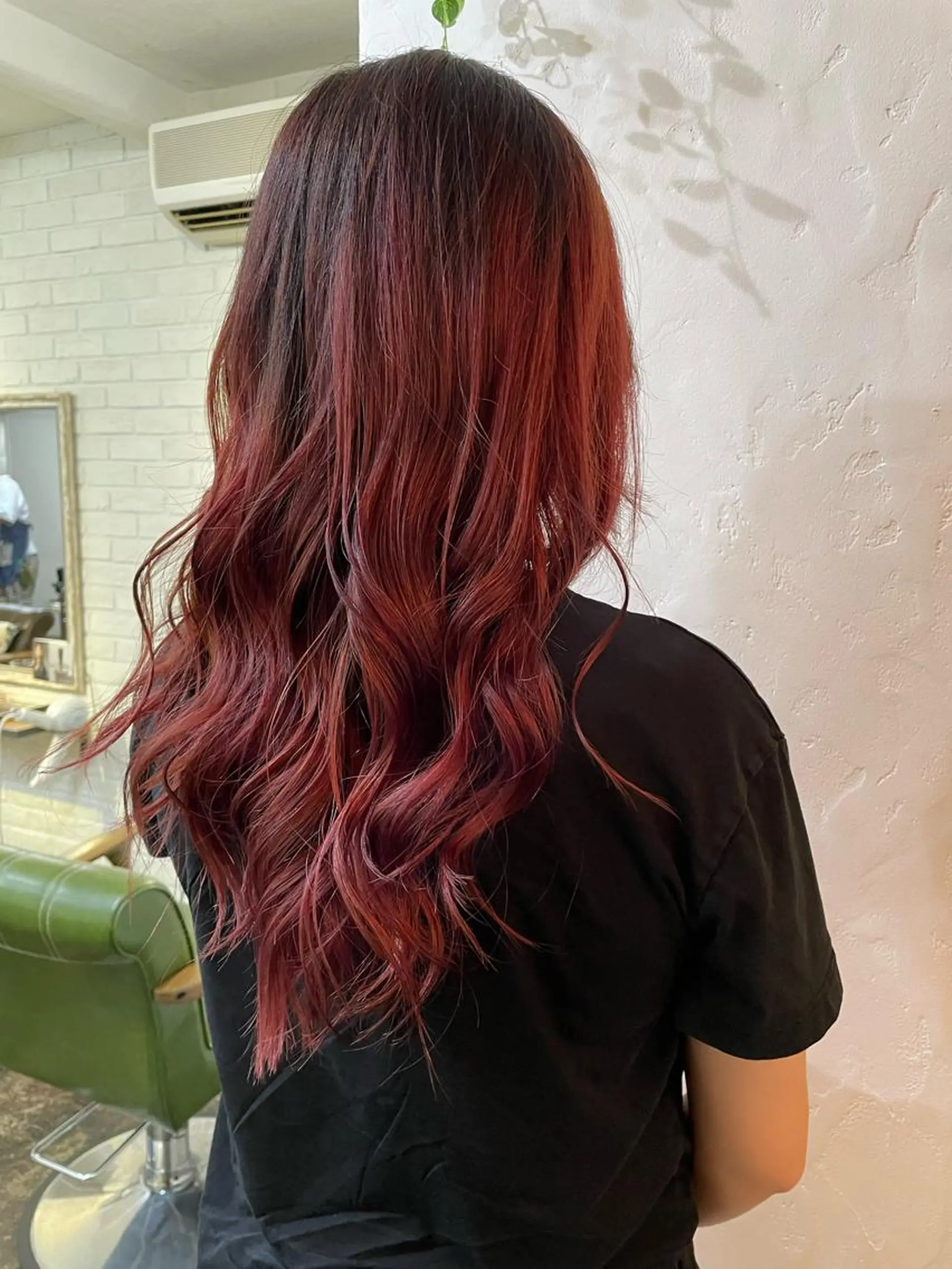ロング カラー バレイヤージュ ピンクカラー レイヤーカット hair living Liko池袋東口店所属・✨透明感カラー🌱 上村　舜のヘアスタイル