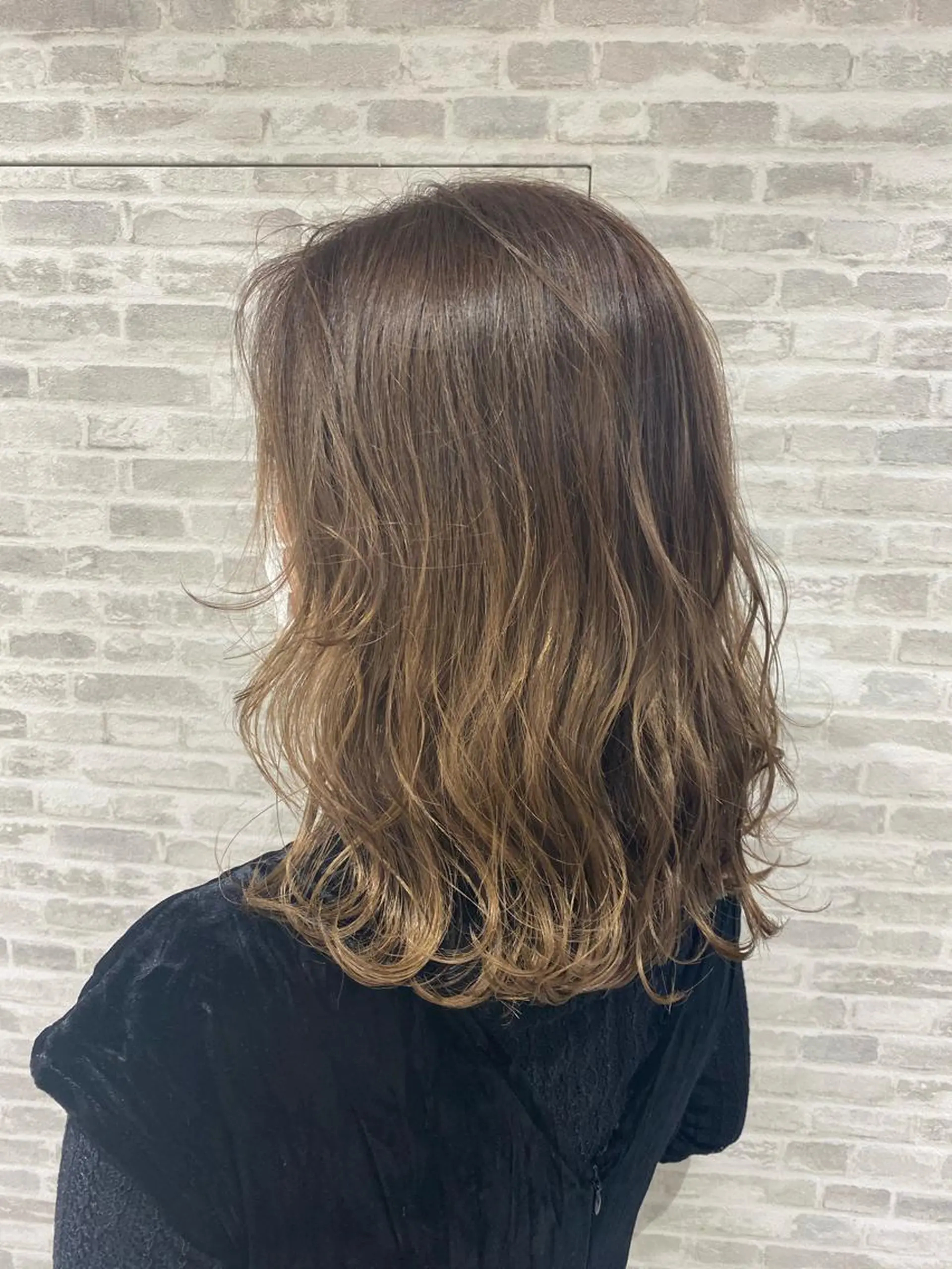 ミディアム 小金丸 里沙のヘアスタイル