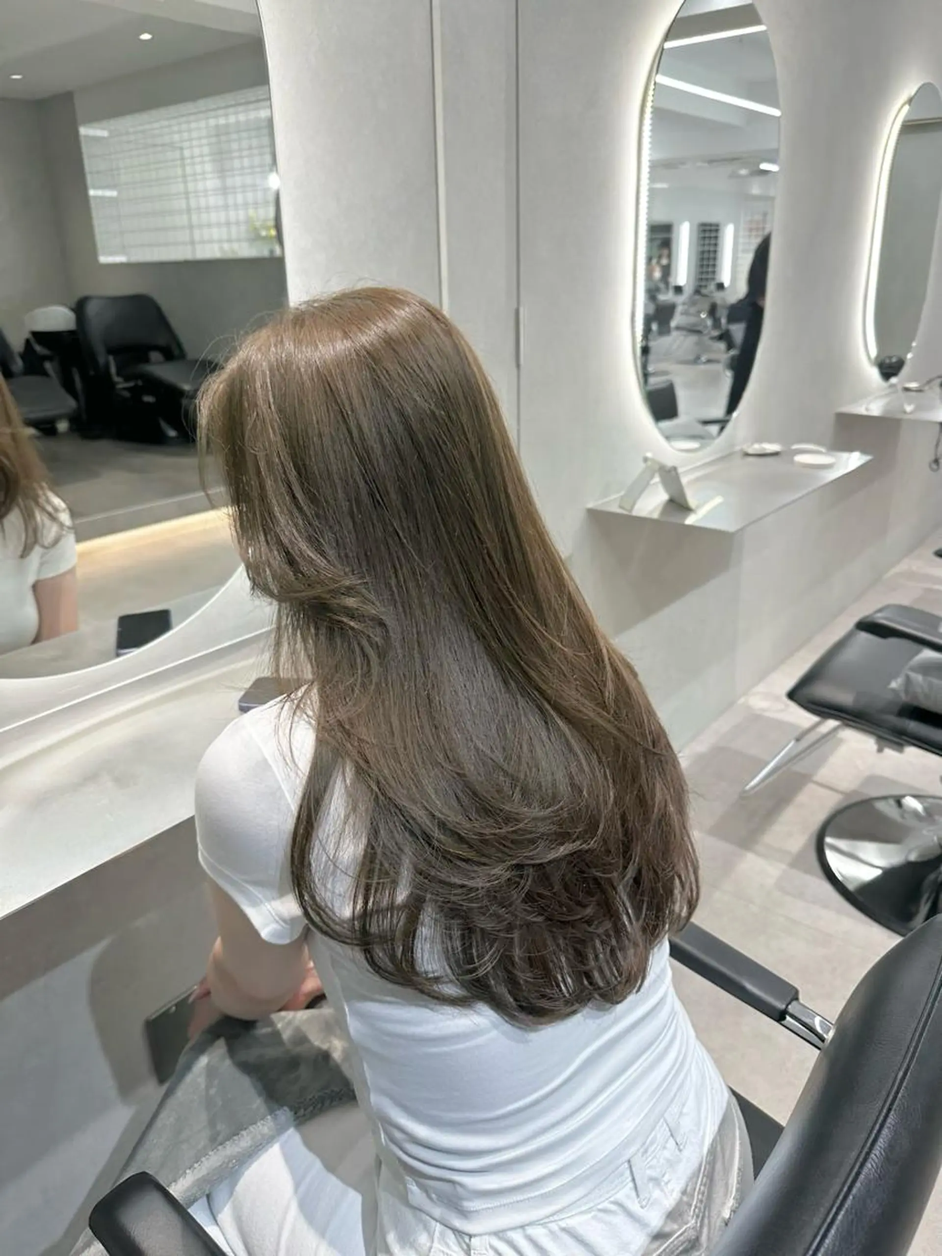 ロング アッシュ チョコレートブラウン ピンクブラウン 顔まわりレイヤー 学生 ヘアカラー 当日予約大歓迎💕/ Chisatoのその他イメージ