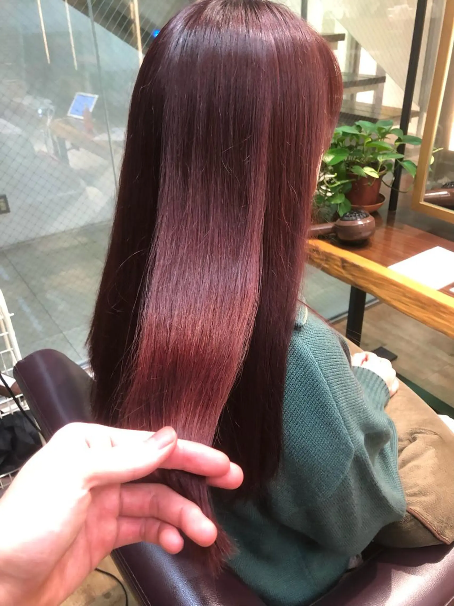 ロング カラー ブリーチ ピンクカラー レッドカラー ヘアカラー トリートメント ブリーチ/Wカラー パーマ/似合せカットのヘアスタイル