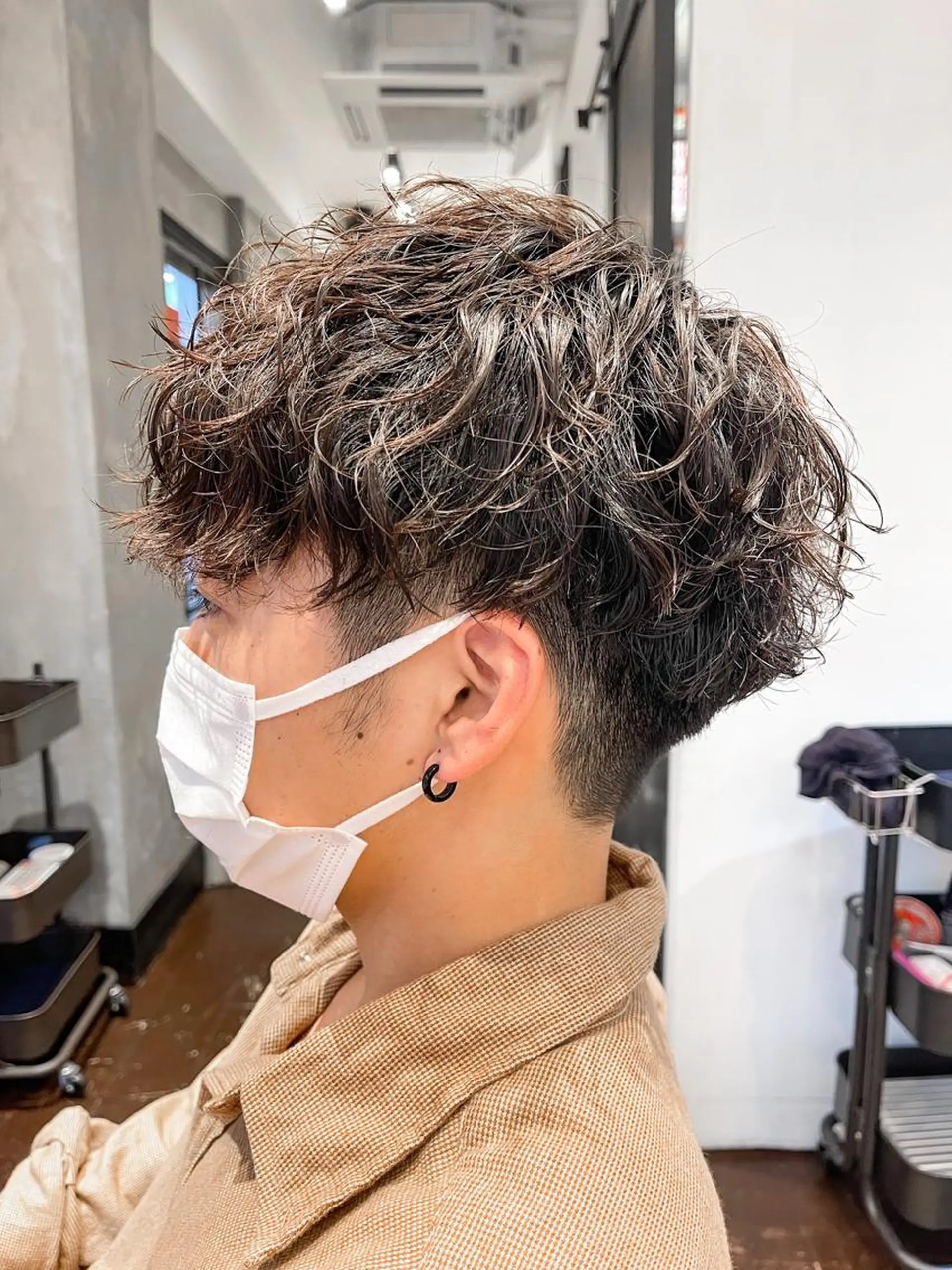 ショート パーマ メンズ メンズパーマ ツイストスパイラルパーマ スパイラルパーマ カット パーマ トリートメント ヘアセット lana hair 新宿 髪質改善トリートメント 新宿三丁目所属・新宿メンズパーマ TAKE曲がる縮毛のヘアスタイル