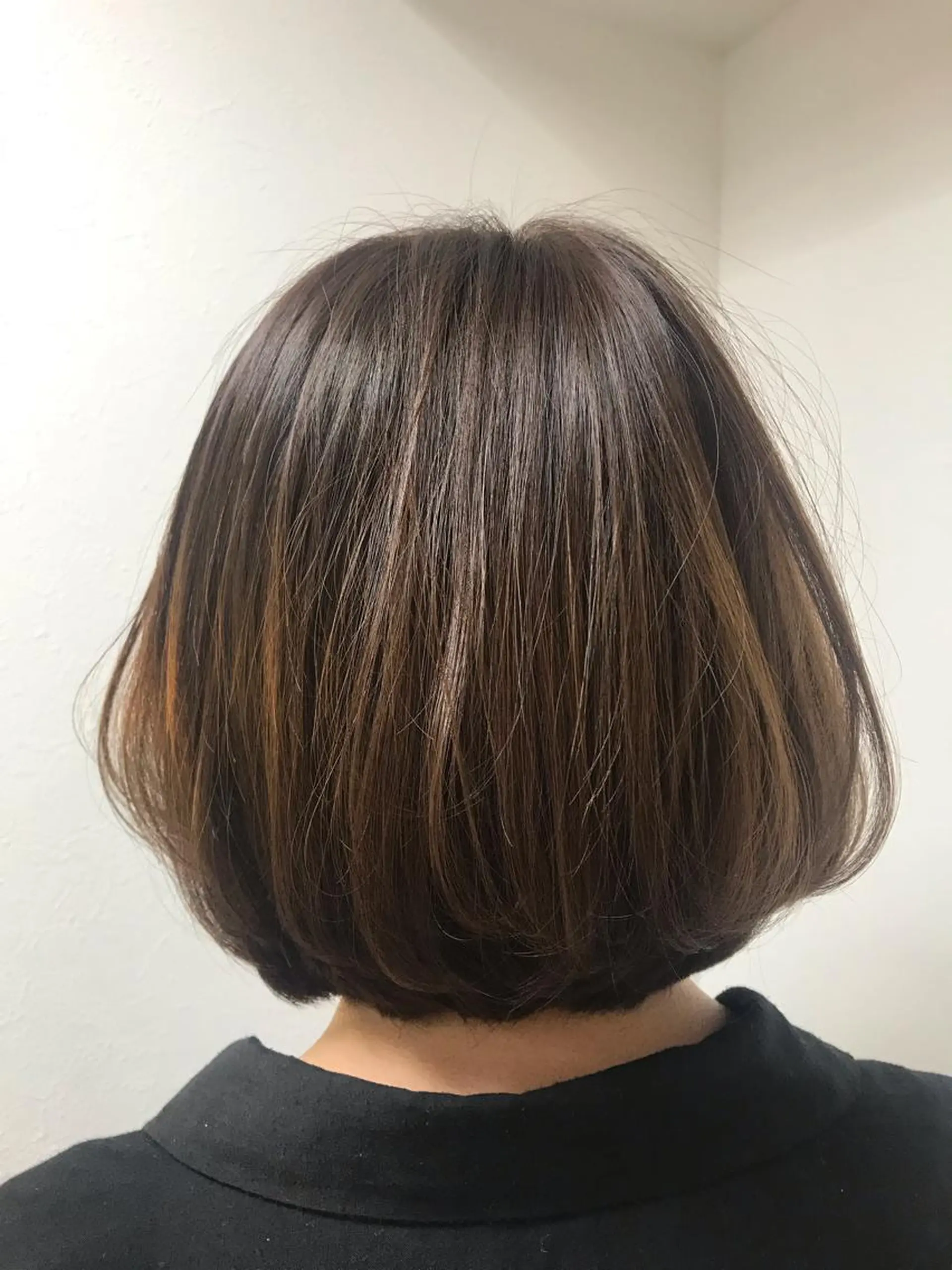 ショート カラー ボブ 本多結香/レイヤー /ハイライトカラーのヘアスタイル