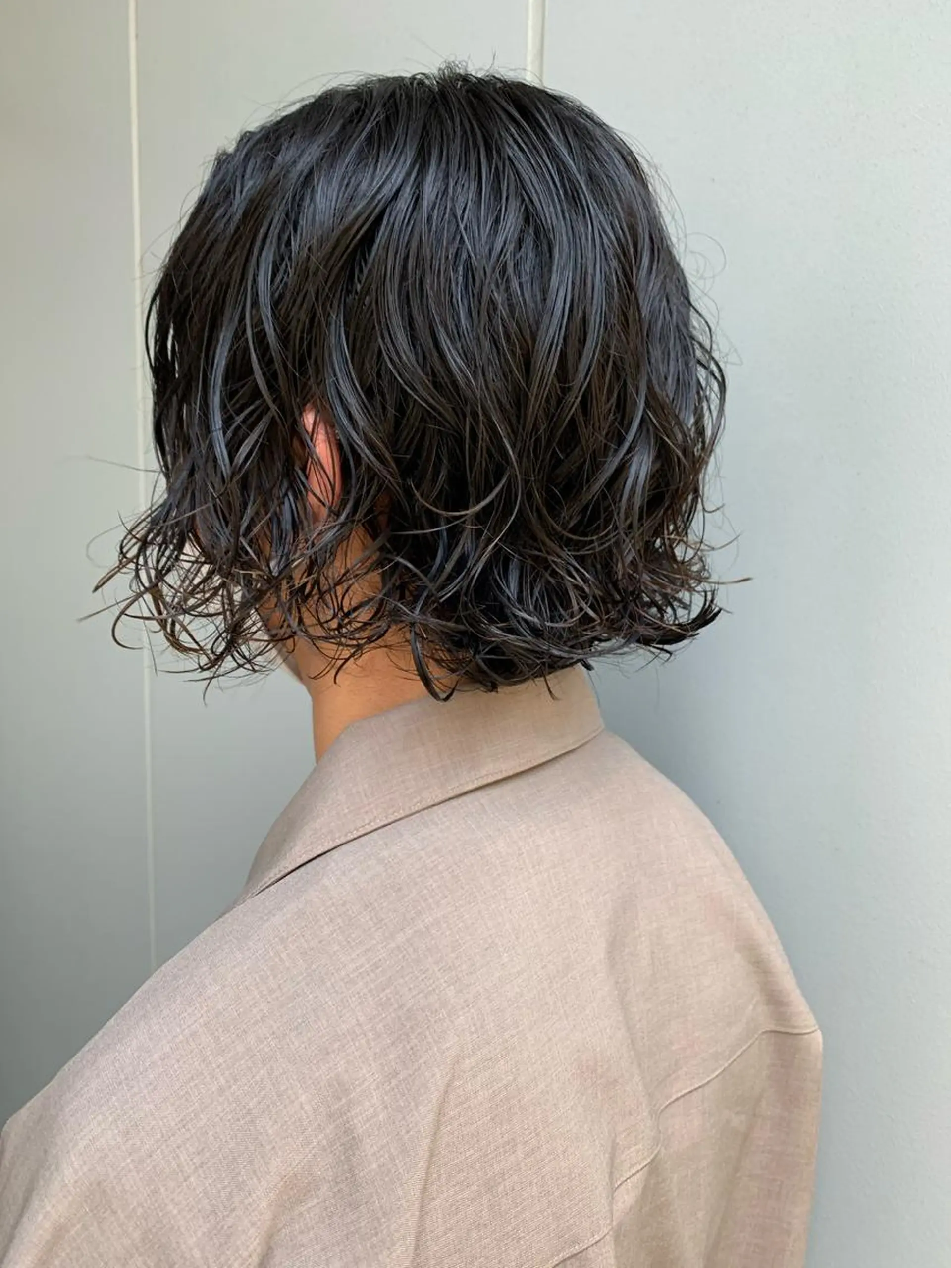 ミディアム カラー パーマ メンズ ミディアムパーマ メンズパーマ スパイラルパーマ カット パーマ ainico.所属・明治神宮前 NANAMIのヘアスタイル