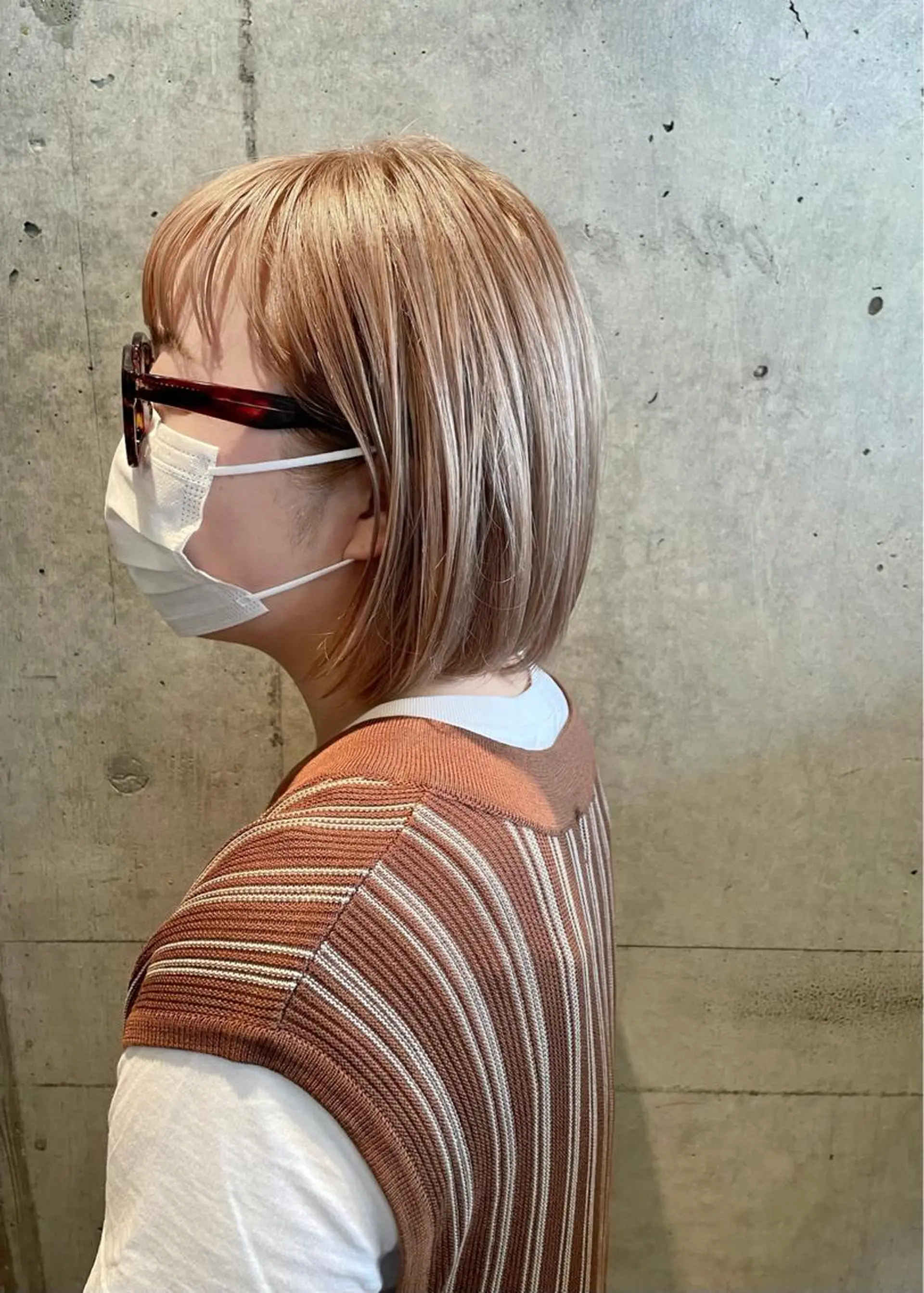 ショート カラー ベージュカラー ブロンド ブロンドベージュ カット ヘアカラー トリートメント ショート/レイヤー/ ボブ/縮毛矯正のヘアスタイル