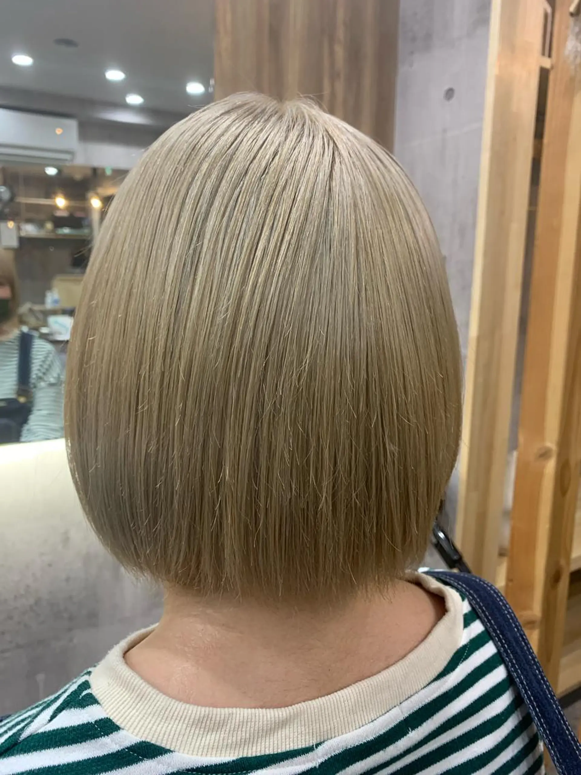 ショート カラー バレイヤージュ ベージュカラー ブリーチ ケアブリーチ ダブルカラー ヘアカラー トリートメント memento 斎藤大覚のヘアスタイル