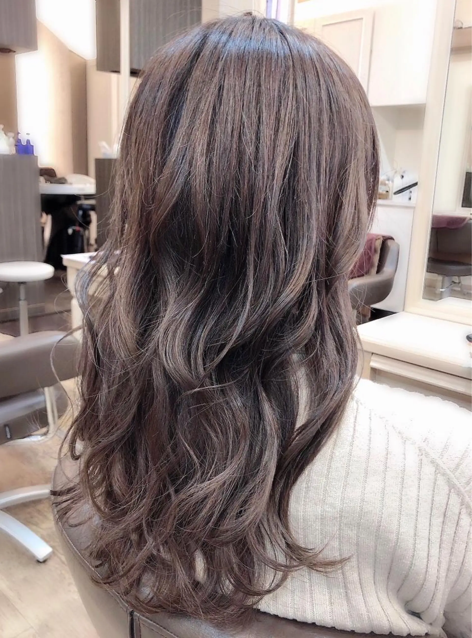 セミロング カラー ハイライトカラー ハイライト カット ヘアカラー 尚平 髪質改善 大人のデザインカラーのその他イメージ