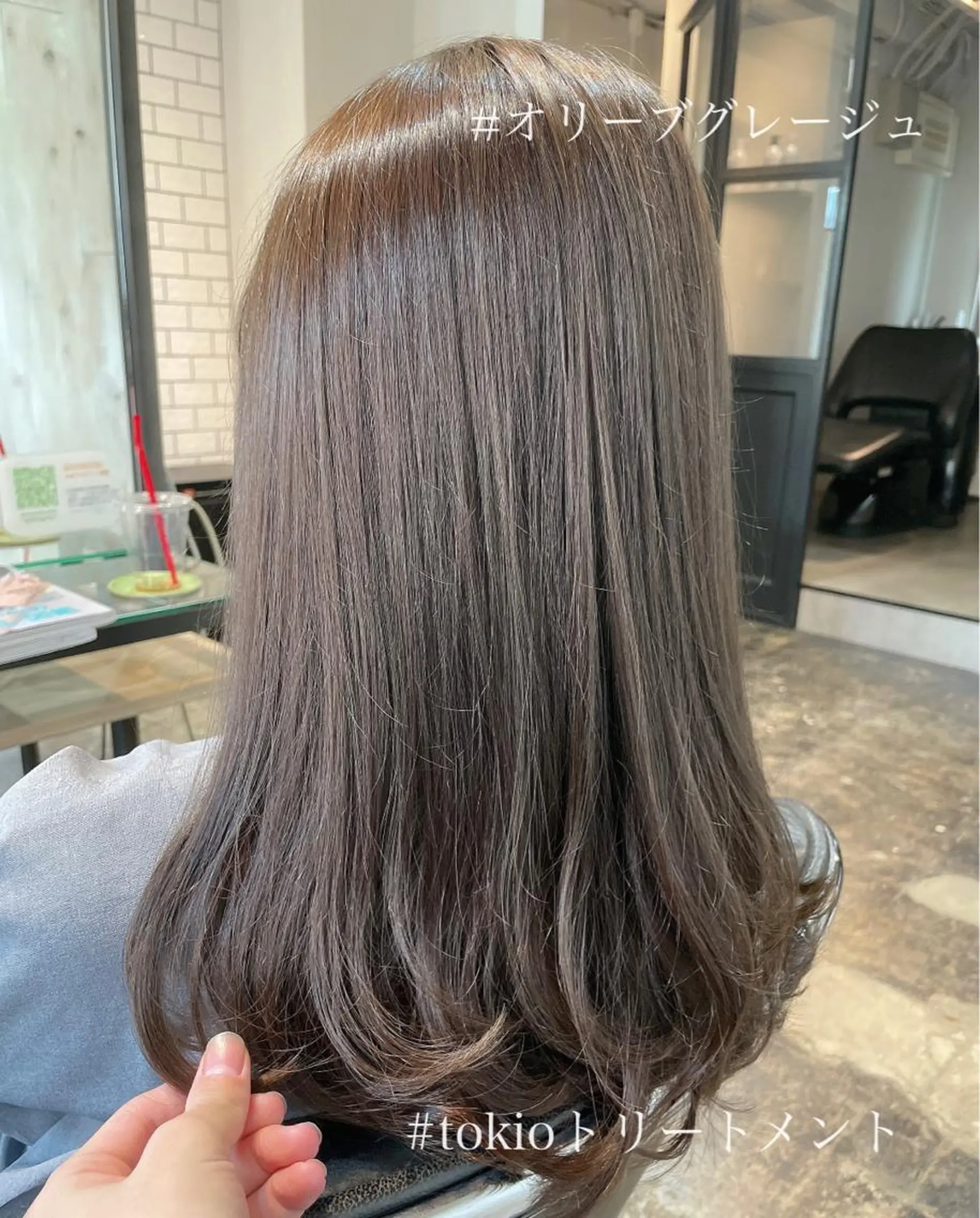 ロング カラー ベージュカラー ブリーチ グレージュ ブリーチなしカラー オリーブグレージュ 元町神戸 國井椋介のヘアスタイル