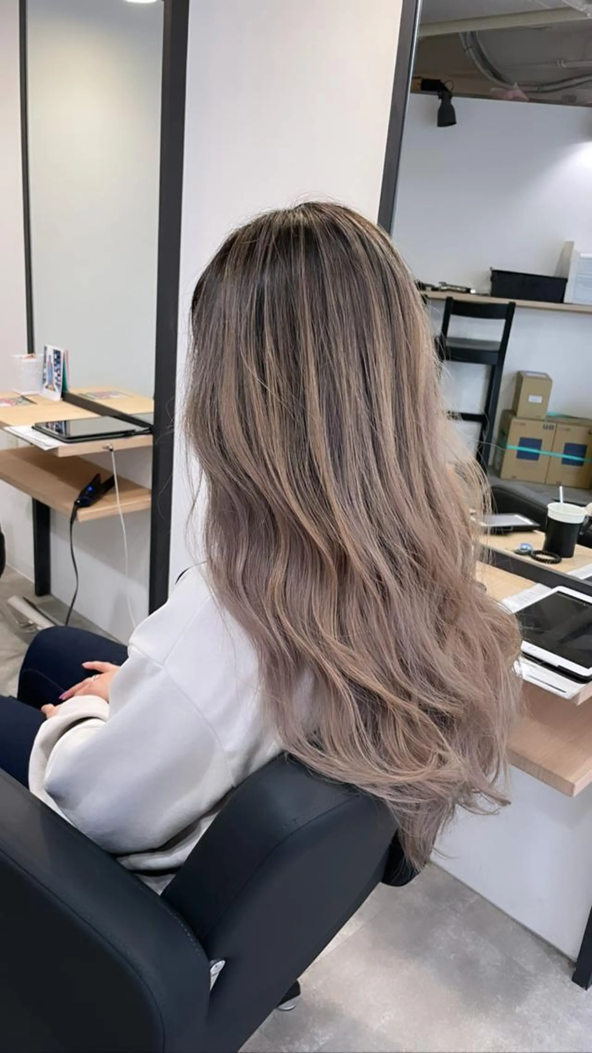 ロング カラー グレージュ ヘアカラー トリートメント ヘアセット 難波ブリーチカラー 伊藤洋輝のヘアスタイル