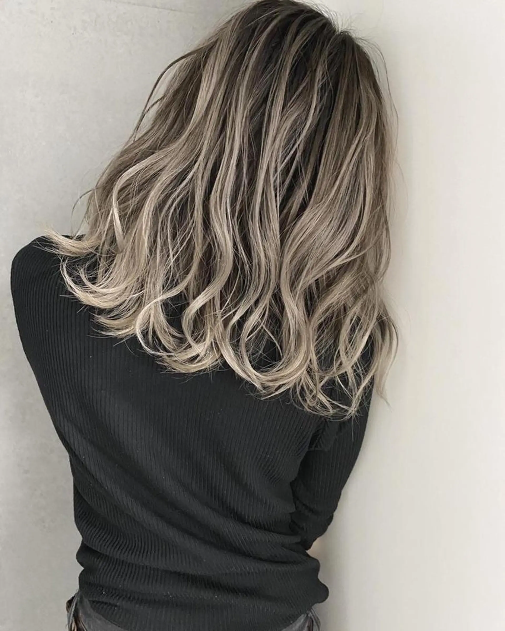 セミロング カラー デザインカラー 横野 孝志のヘアスタイル