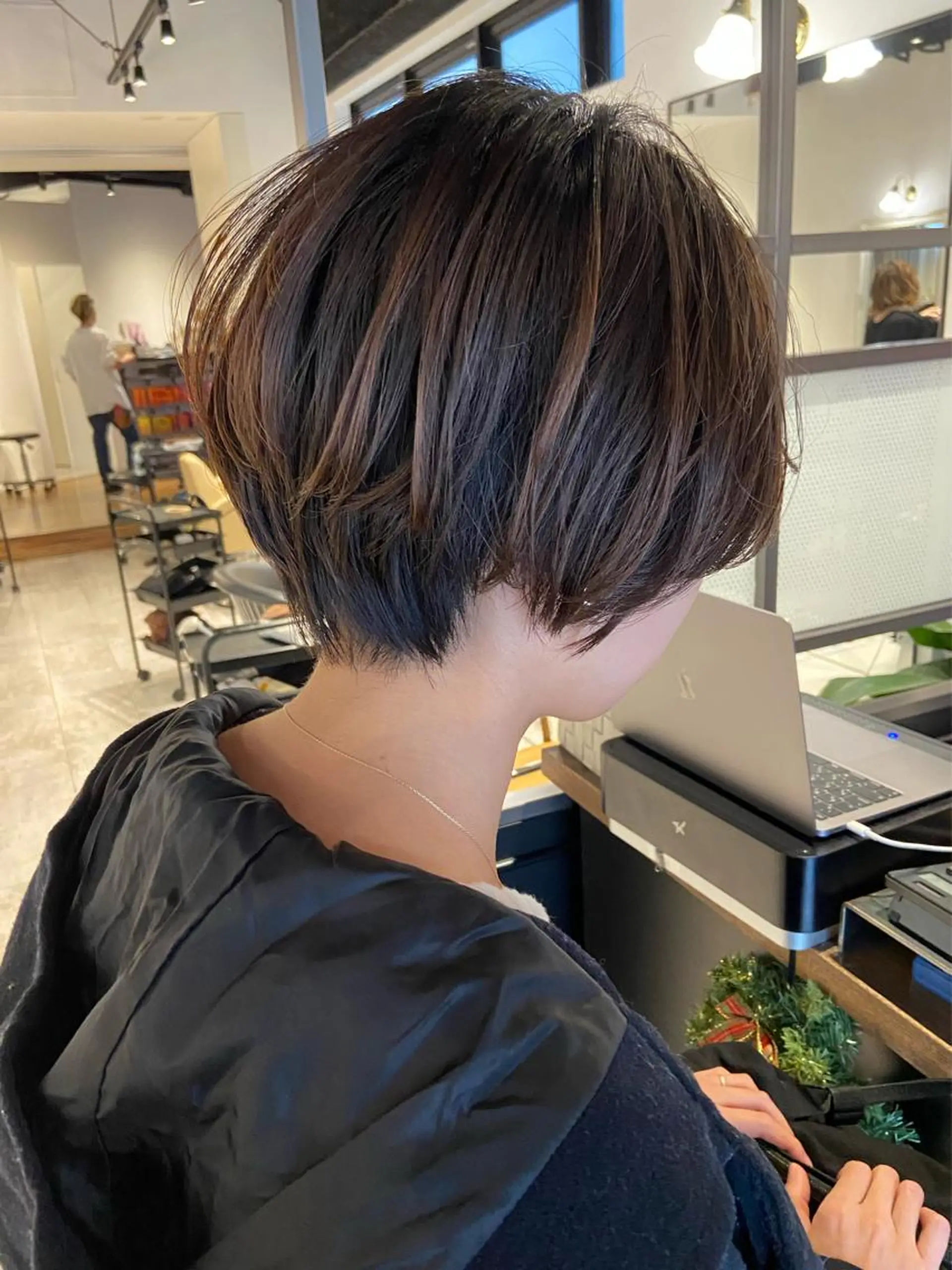 ショート カラー ハンサムショート ショートヘア アピール欄に重要な お知らせがありますのヘアスタイル