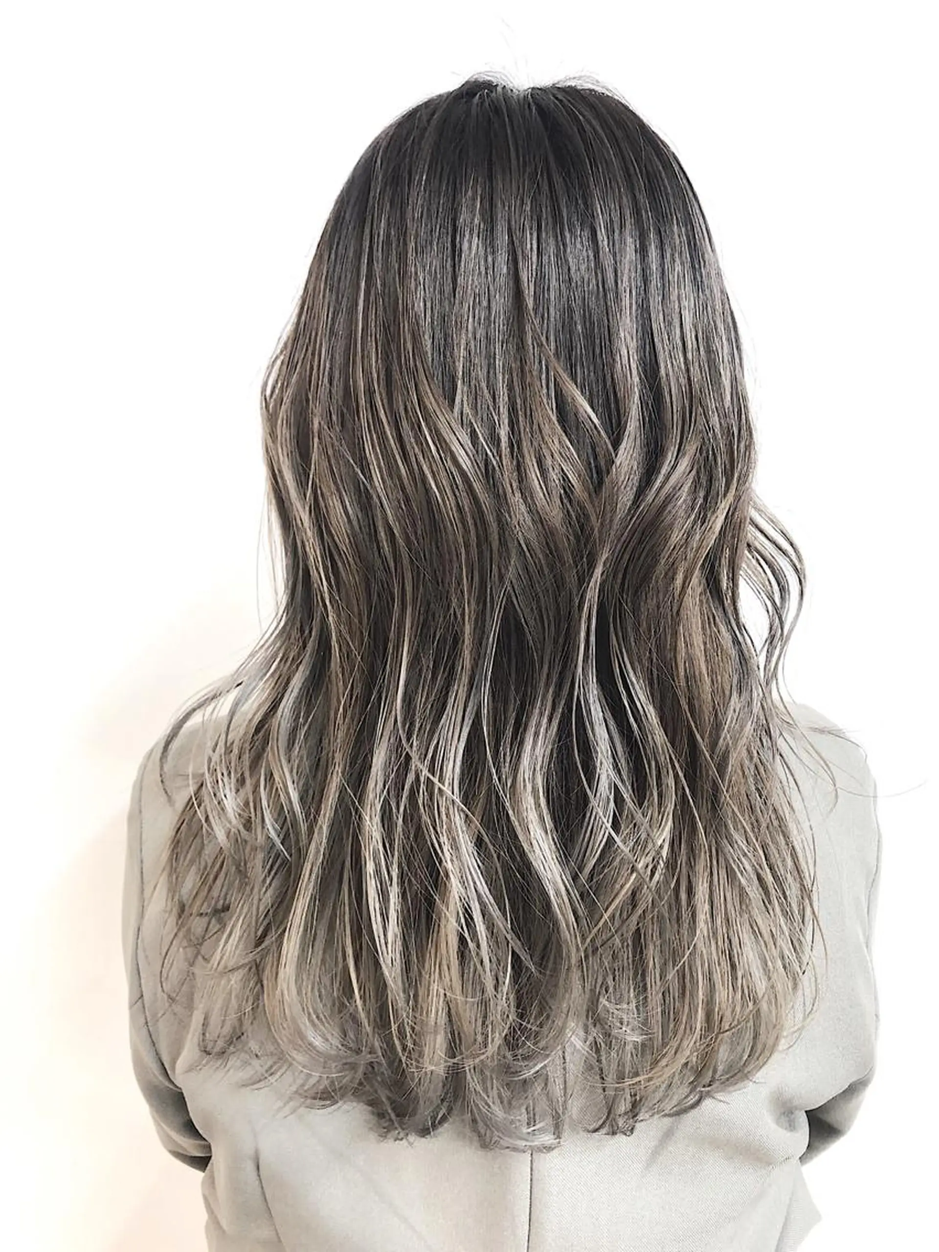 カラー ベージュカラー シルバー シルバーベージュ カットが得意 🫧ショートボブ🫧のヘアスタイル