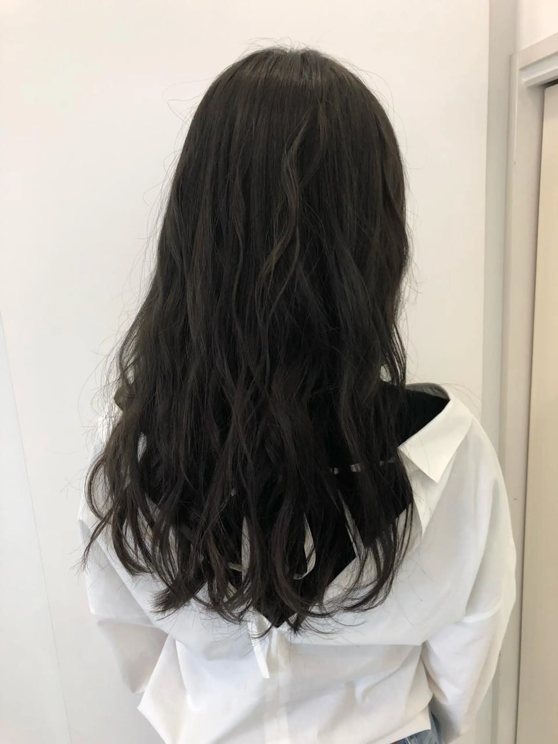 ロング カラー 岩崎 裕司のヘアスタイル