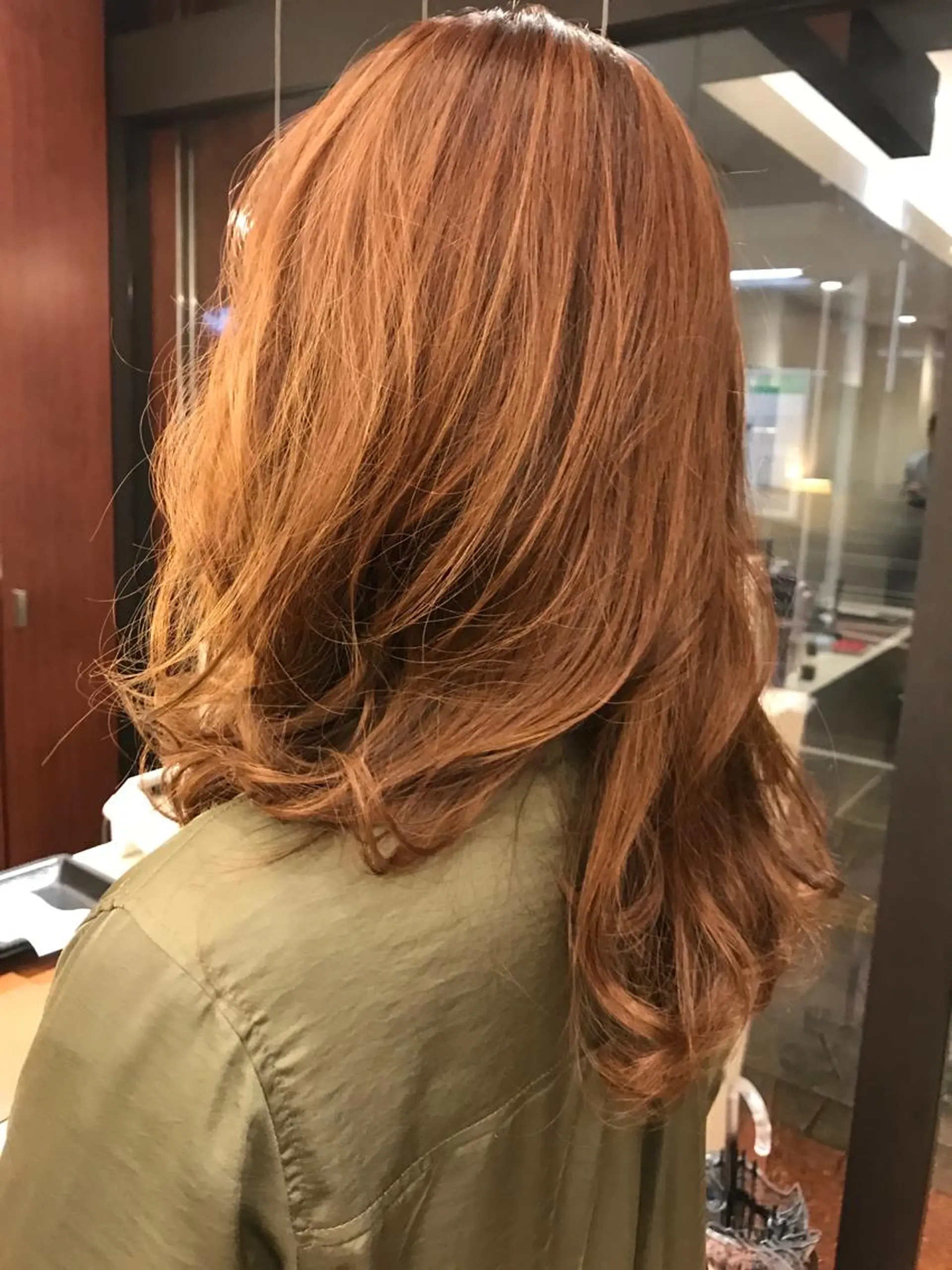 ロング カラー ブラウンカラー デザインカラー ハイトーンカラー イルミナカラー ピンクカラー BIANCO北堀江 AKANEのヘアスタイル