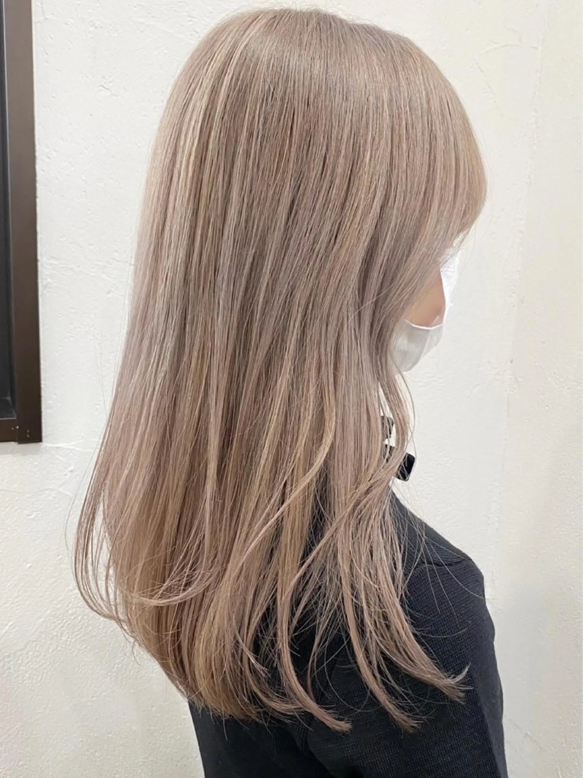 ロング カラー ヘアアレンジ ベージュカラー デザインカラー ハイトーンカラー 原宿レイヤーカット 渋谷【山本喜熙】のヘアスタイル