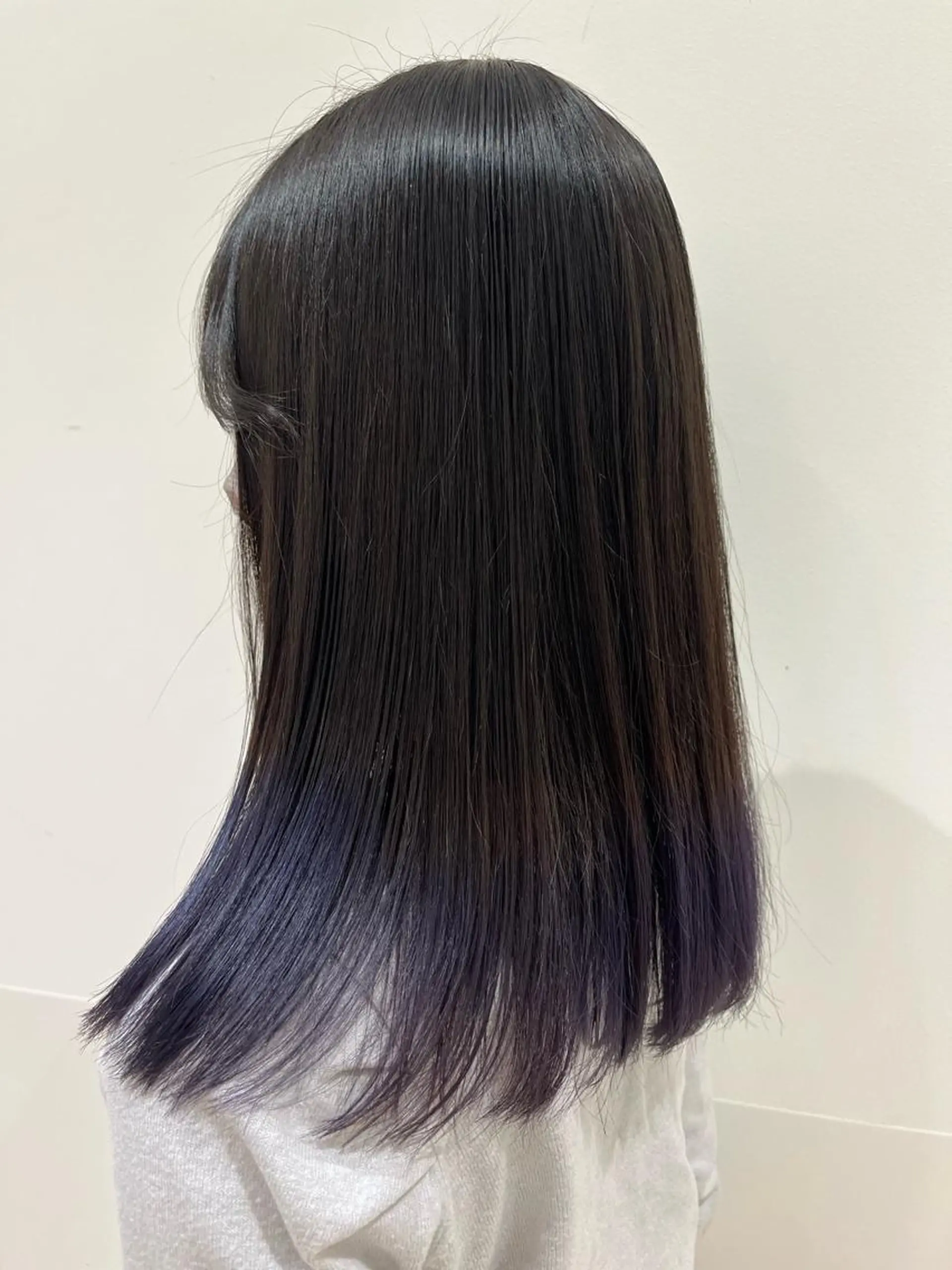 セミロング DC カラーモデルのヘアスタイル