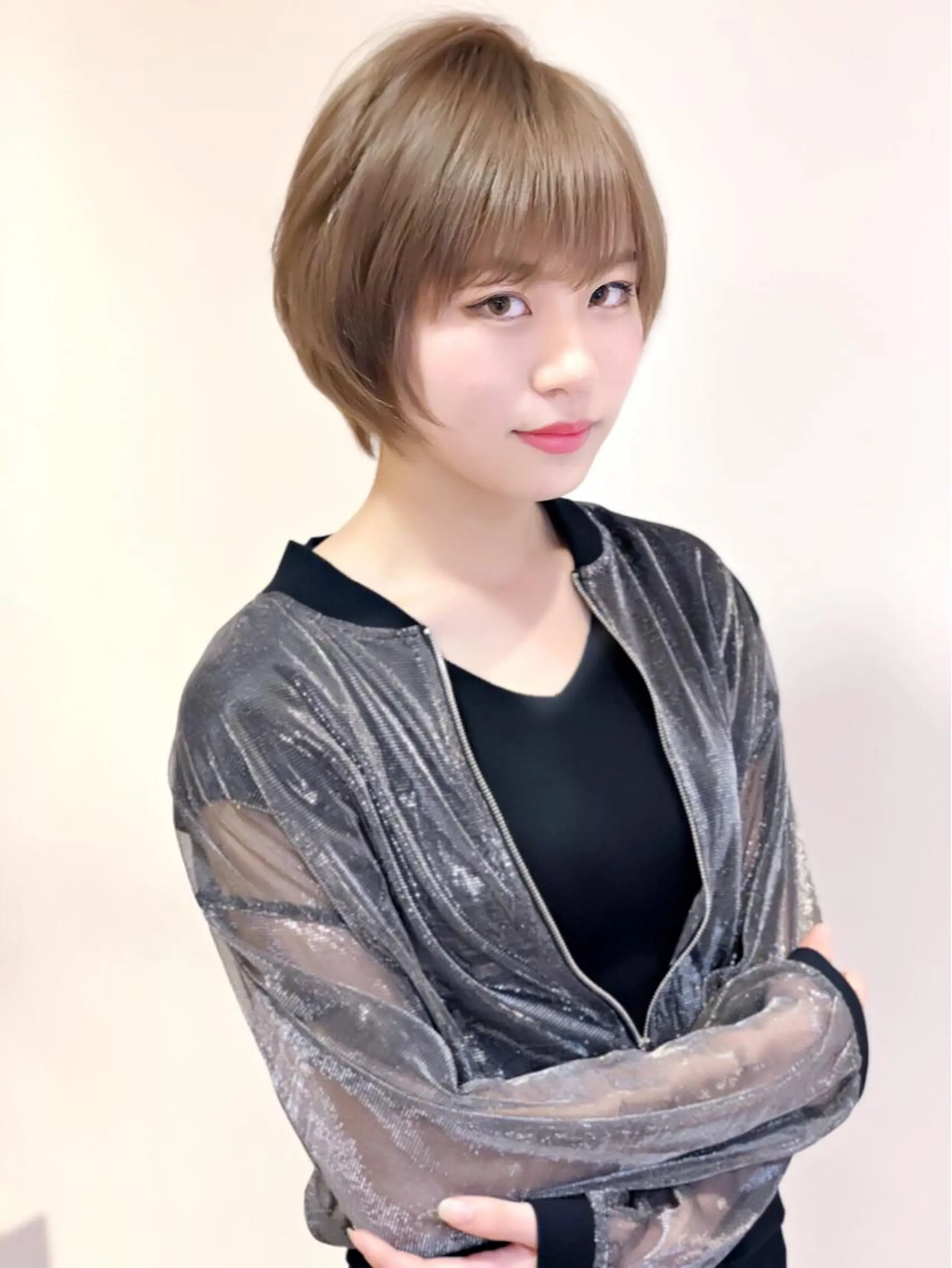 ショート カラー アッシュ ベージュカラー ショートヘア 小顔カット ディレクター ノナカのヘアスタイル