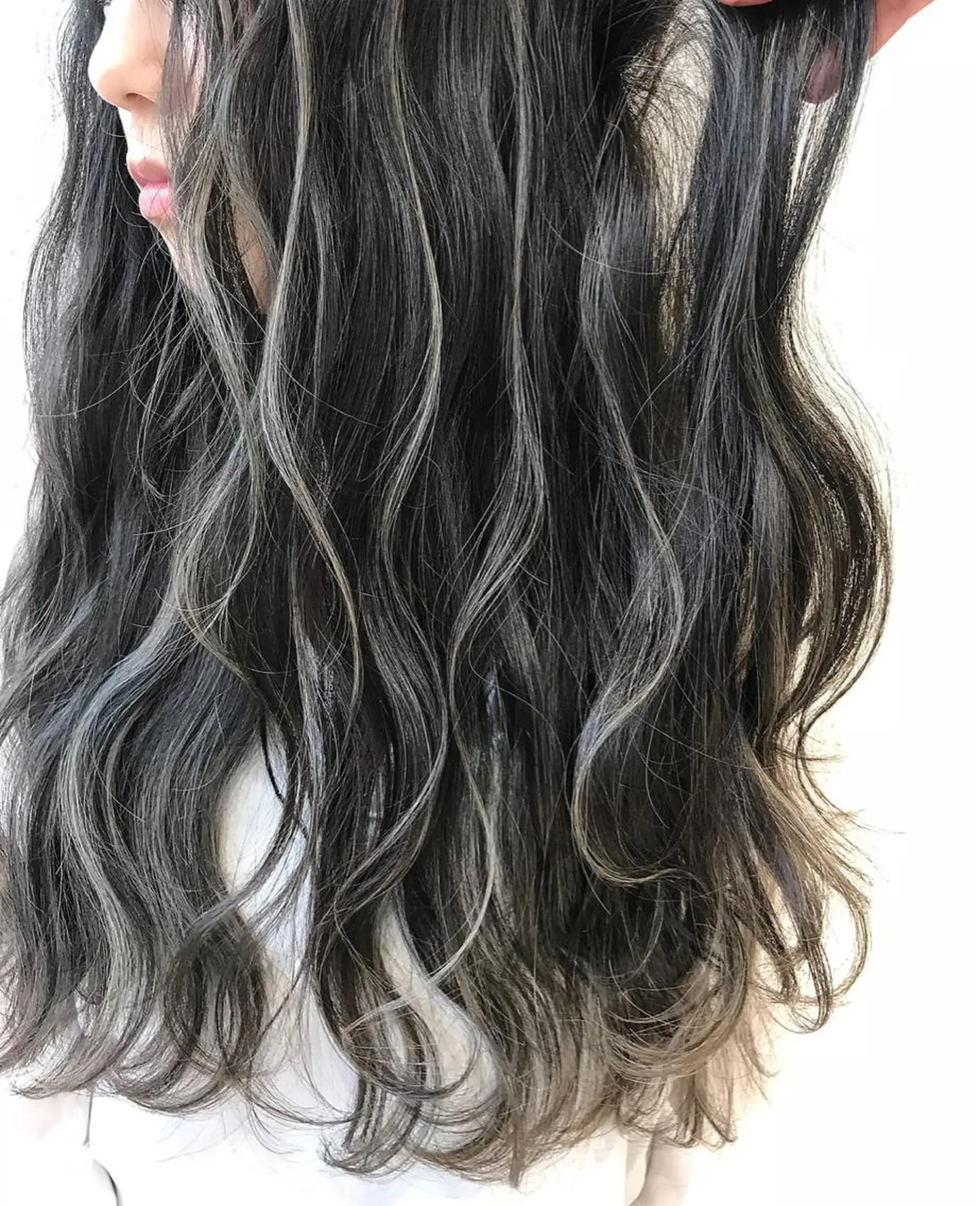 ロング カラー ヘアアレンジ 切りっぱなしボブ バレイヤージュ 黒髪 グラデーションカラー ハイライトカラー 髪質改善land千葉所属・阿部 圭悟のヘアスタイル