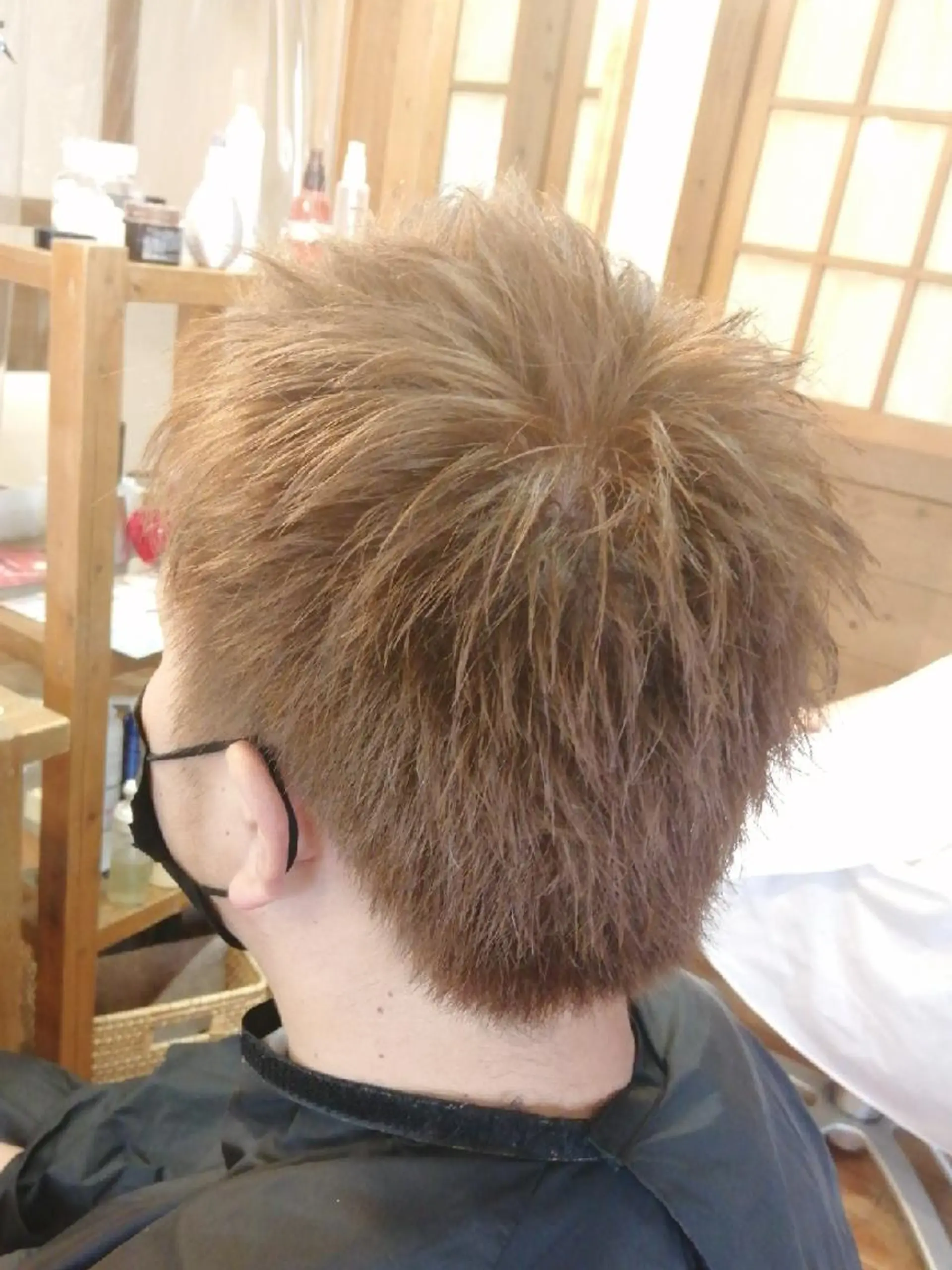ショート メンズ カラー メンズブリーチ 黒髪 ブリーチ ブリーチなしカラー 足立 悠輔のヘアスタイル