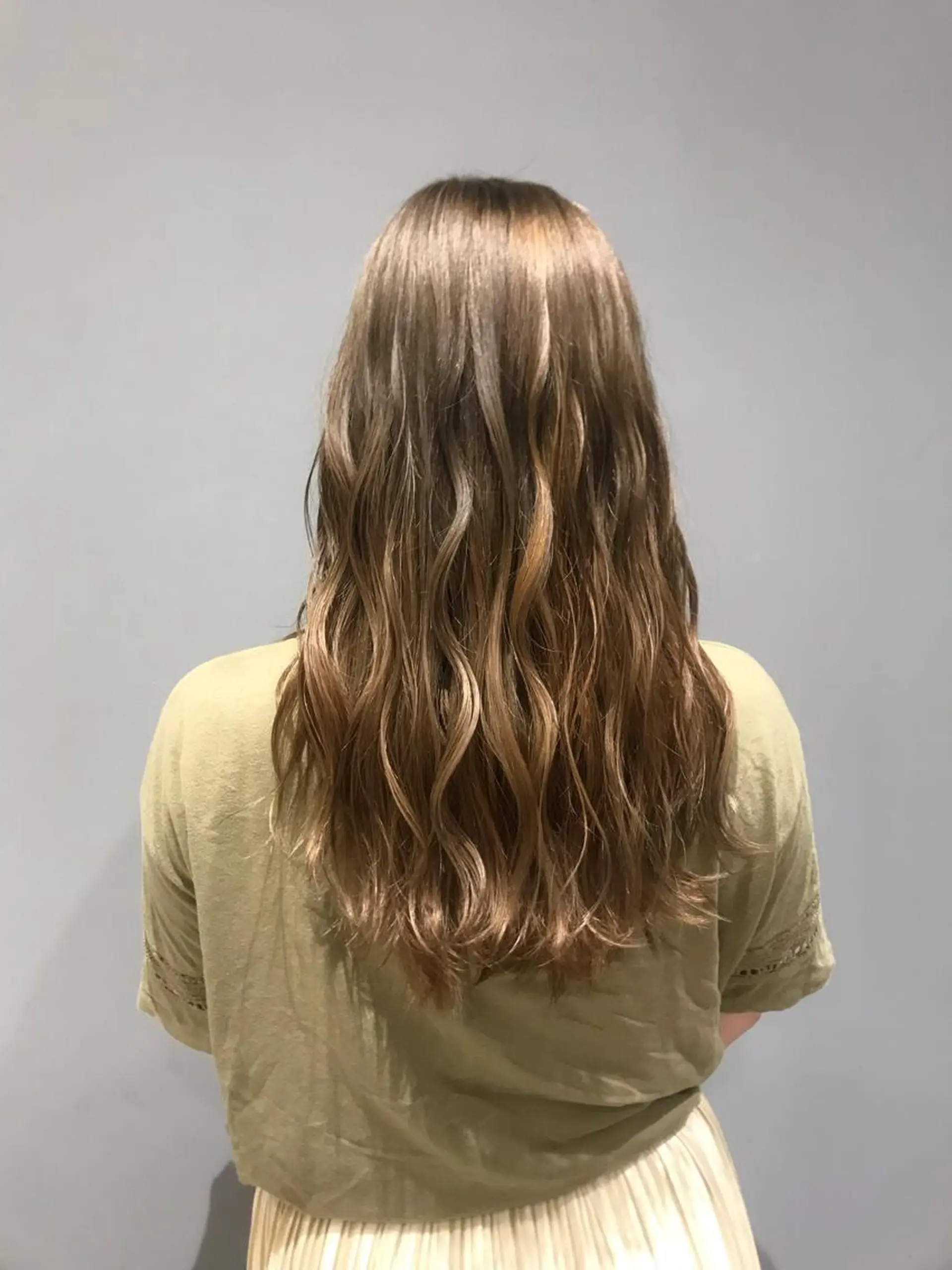 ロング カラー ベージュカラー グラデーションカラー ミルクティーベージュ 茂木 結希のヘアスタイル