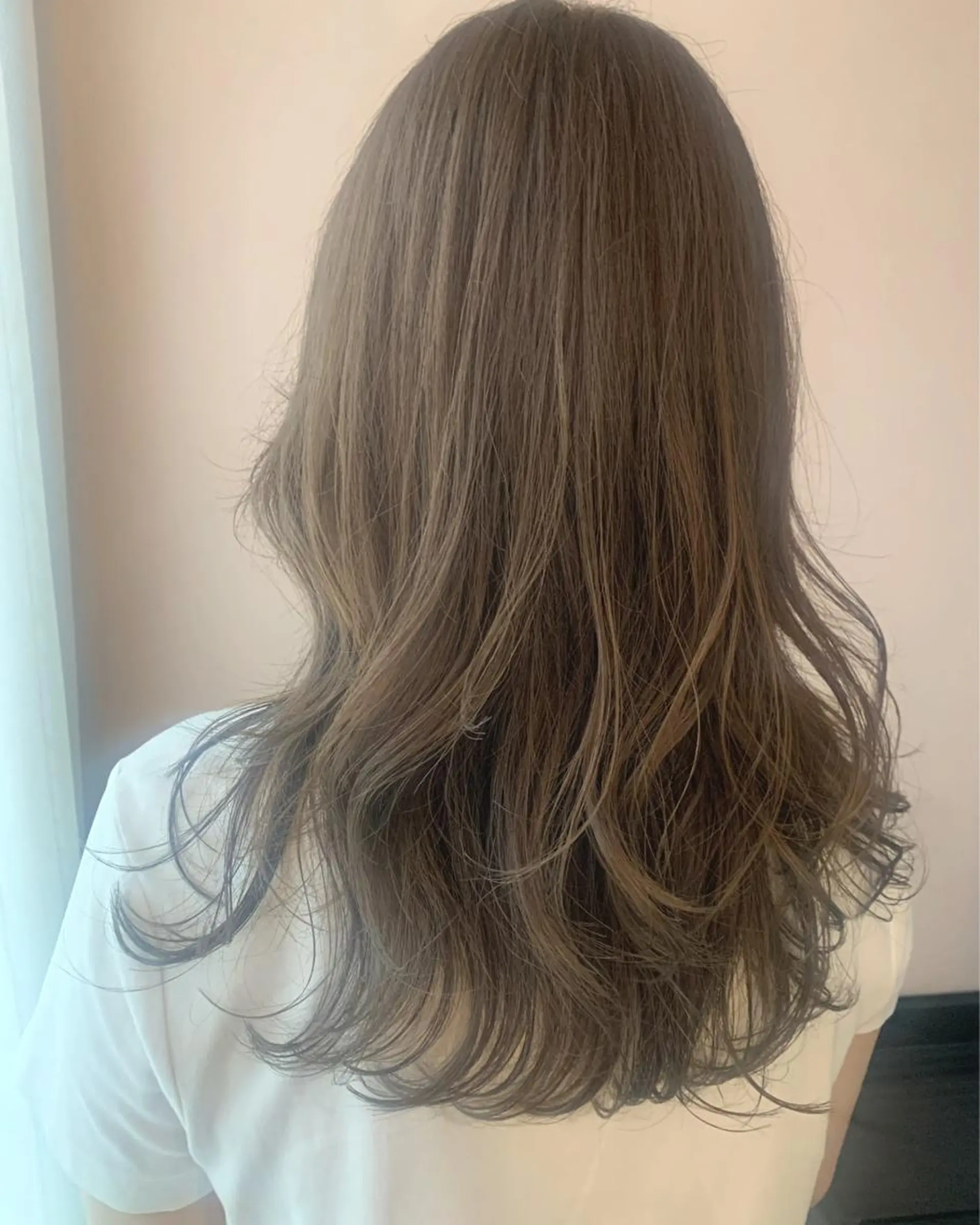 ロング カラー ブリーチ 透明感カラー グレージュ ブリーチなしカラー レイヤーカット カット ヘアカラー トリートメント hub hair レイヤー/透明感のヘアスタイル