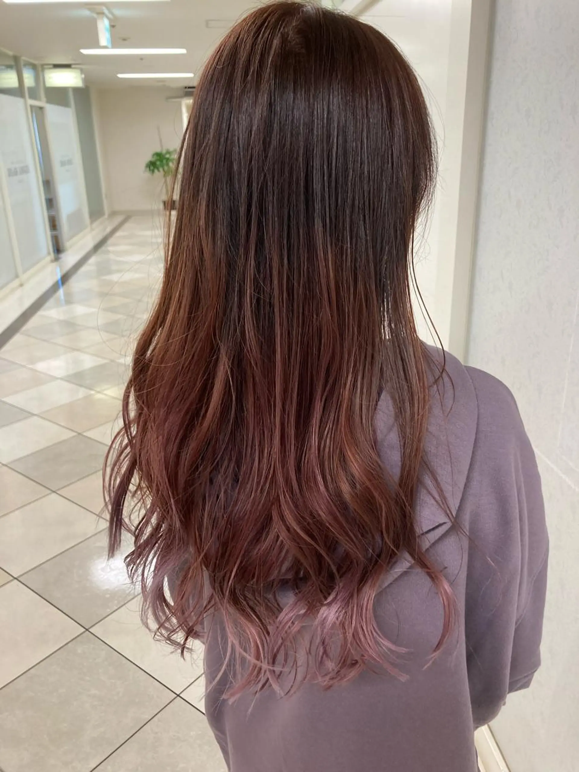 ロング カラー ブリーチ グラデーションカラー ピンクカラー 中嶋 ナカジマのヘアスタイル