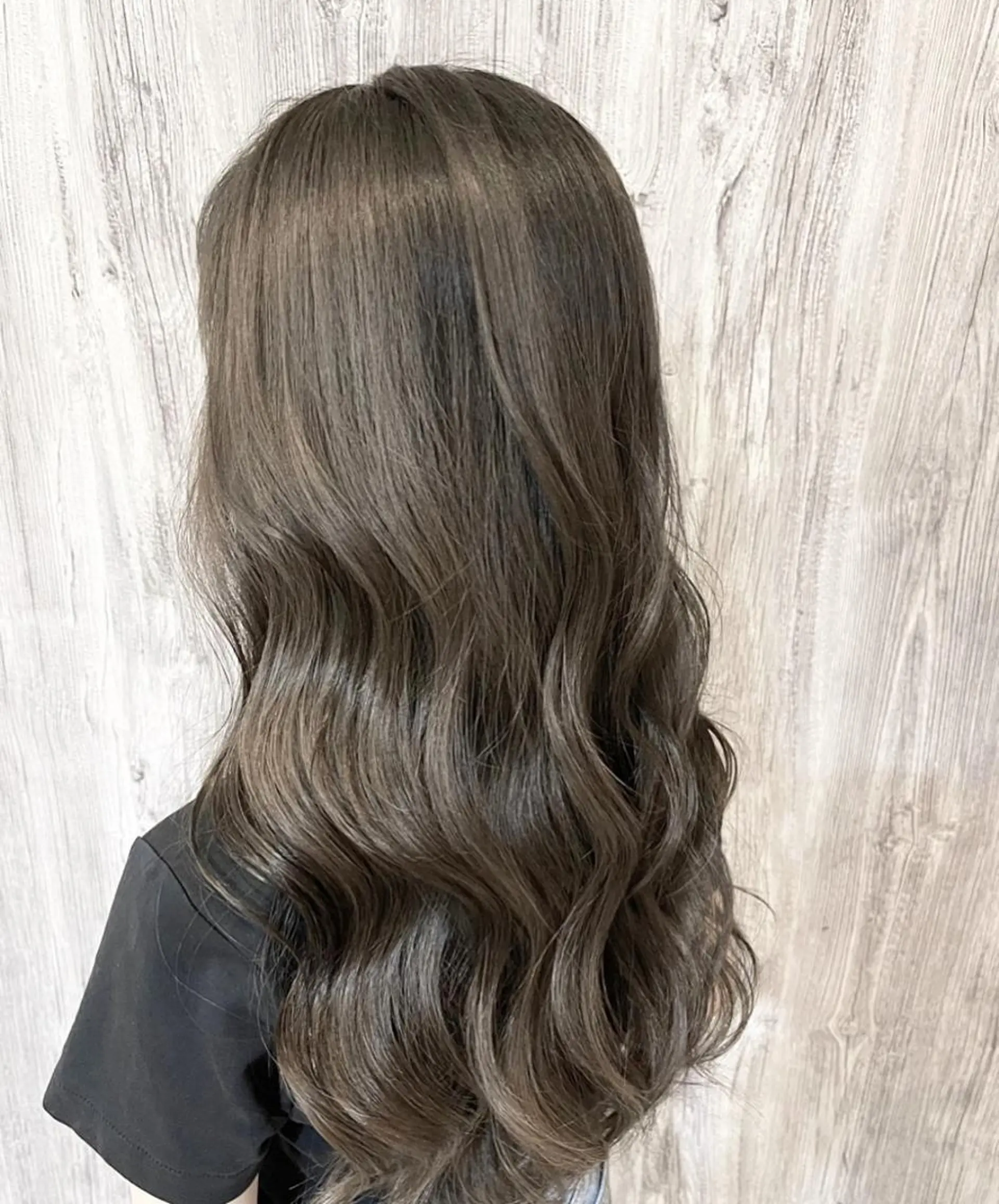 ロング カラー 透明感カラー グレージュ i  plus＋所属・髪質改善で 憧れの潤艶美髪にのヘアスタイル