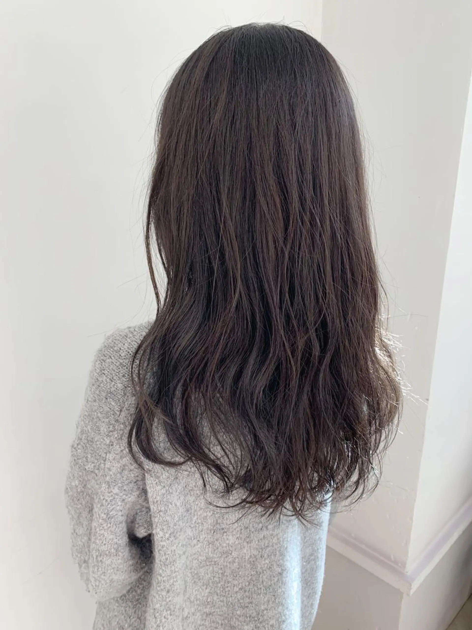 ロング カラー ベージュカラー ラベンダーカラー ラベンダーベージュ カット ヘアカラー chama レイヤーカットのヘアスタイル