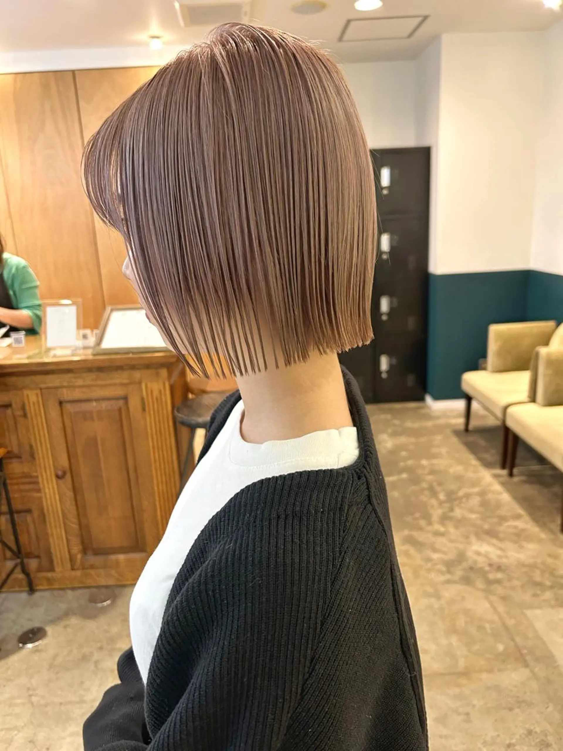 ショート カラー ベージュカラー ブリーチ ミルクティーベージュ カット ヘアカラー カラーリスト菅野 竜矢🌈のヘアスタイル