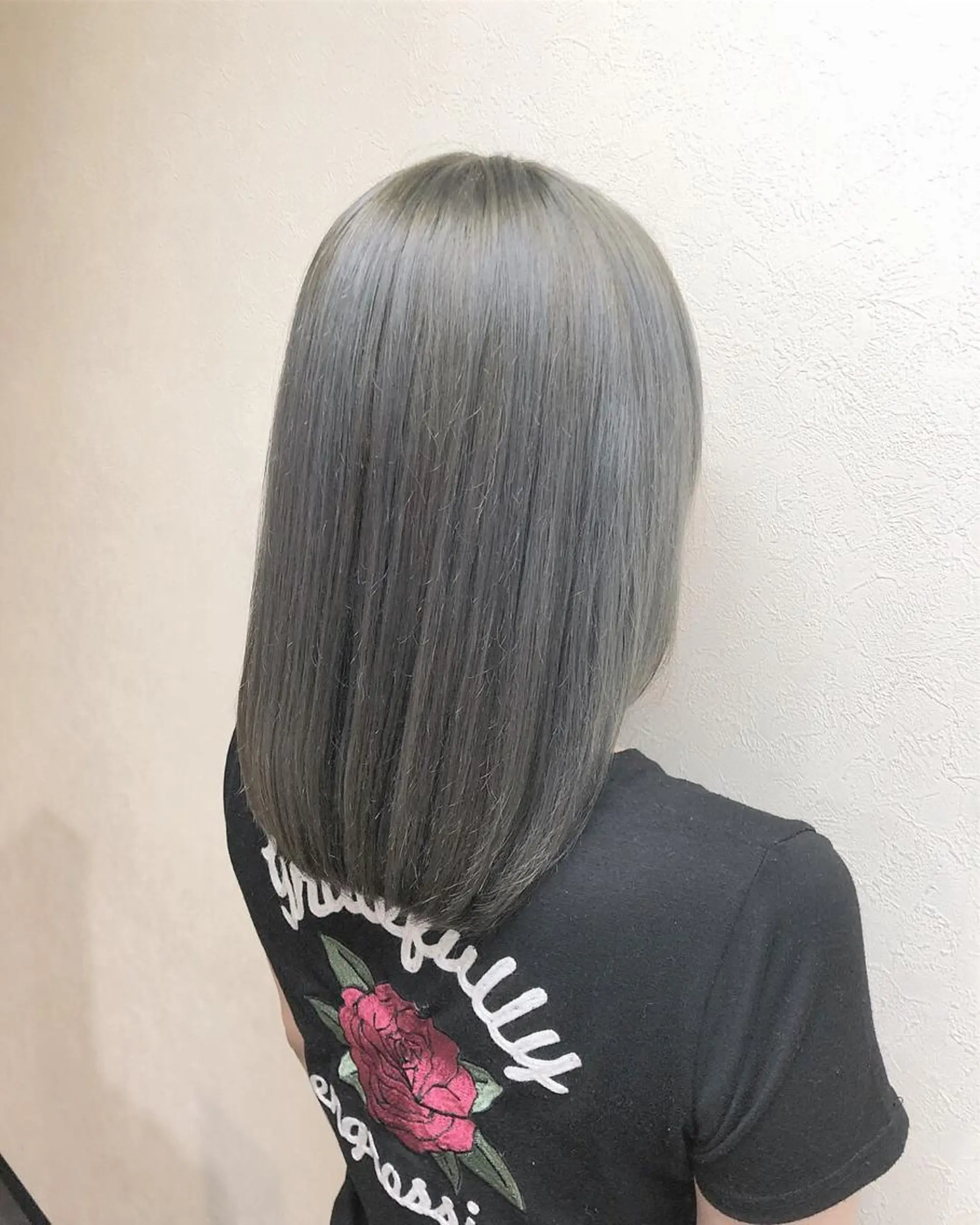セミロング ヤマグチ ヒカルのヘアスタイル