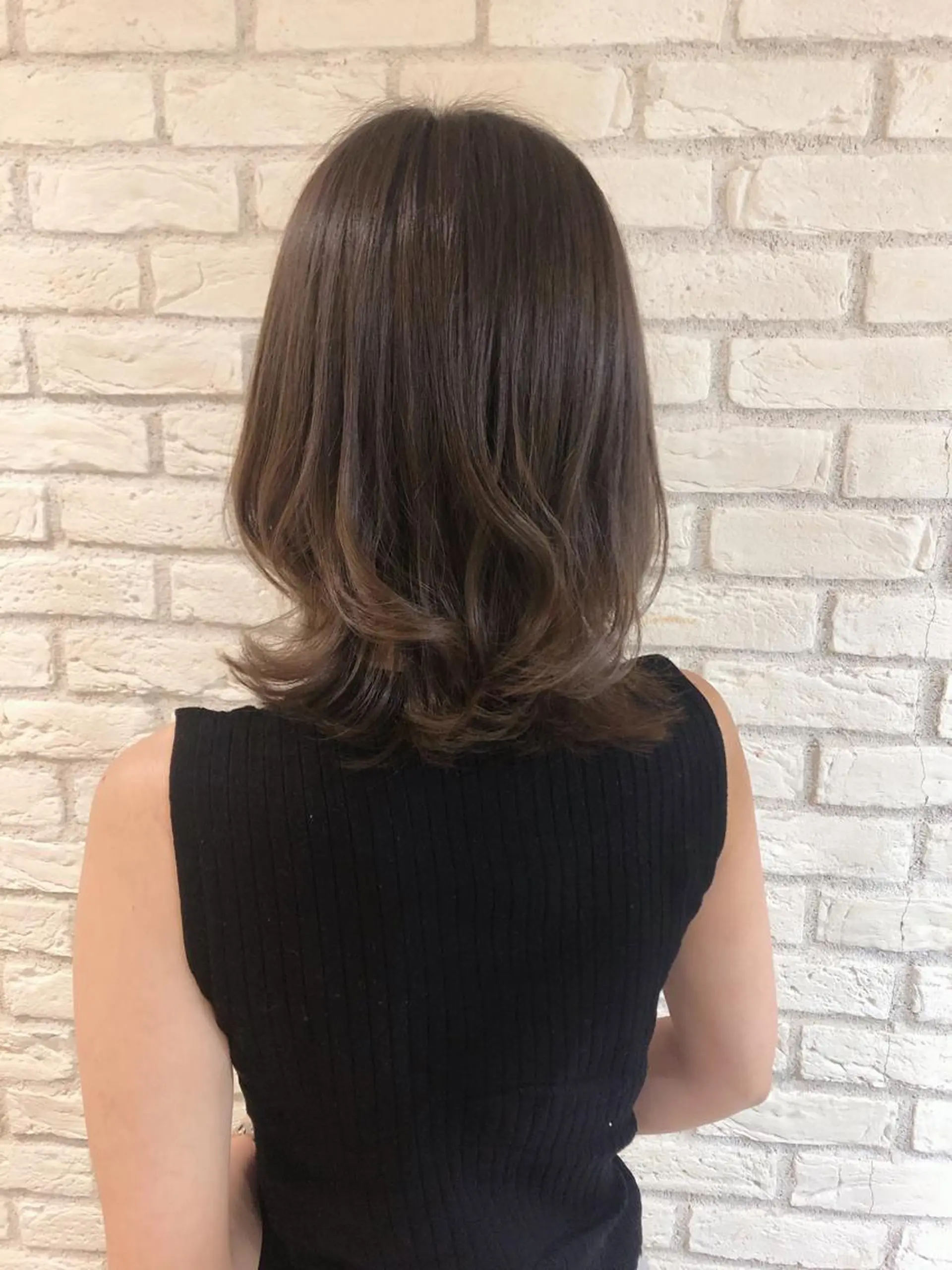 ミディアム カラー グレージュ 清水 有実子のヘアスタイル