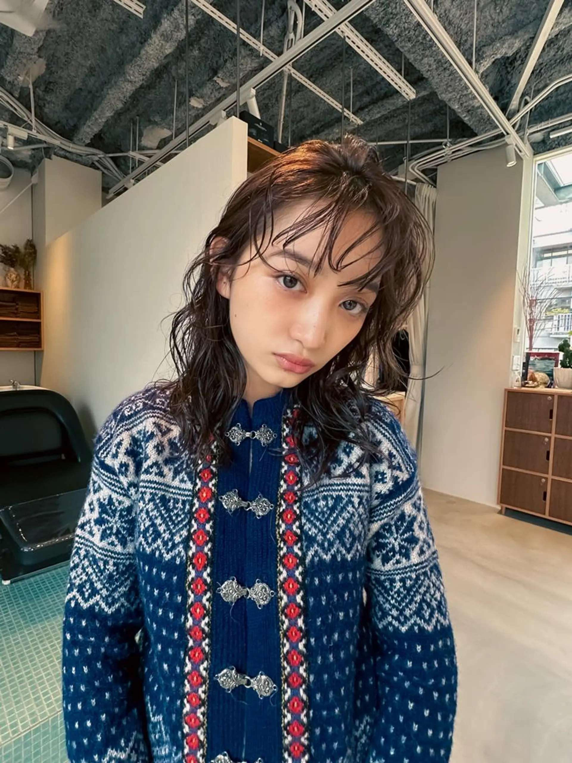 セミロング 五屋 美咲のヘアスタイル