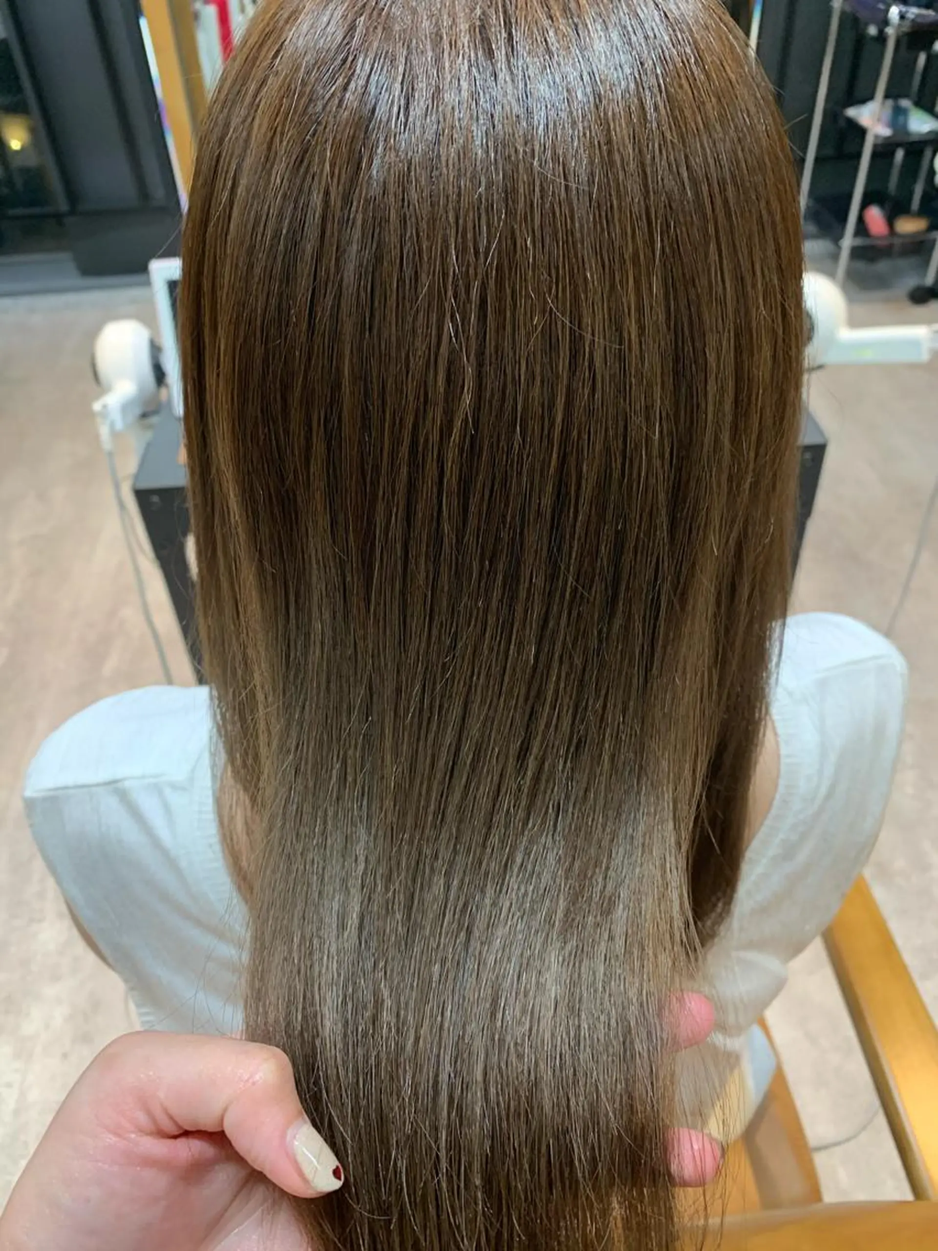 ロング カラー ブリーチ ブラウンカラー トリートメント eyesburg W/est所属・ショートボブ 村上のヘアスタイル